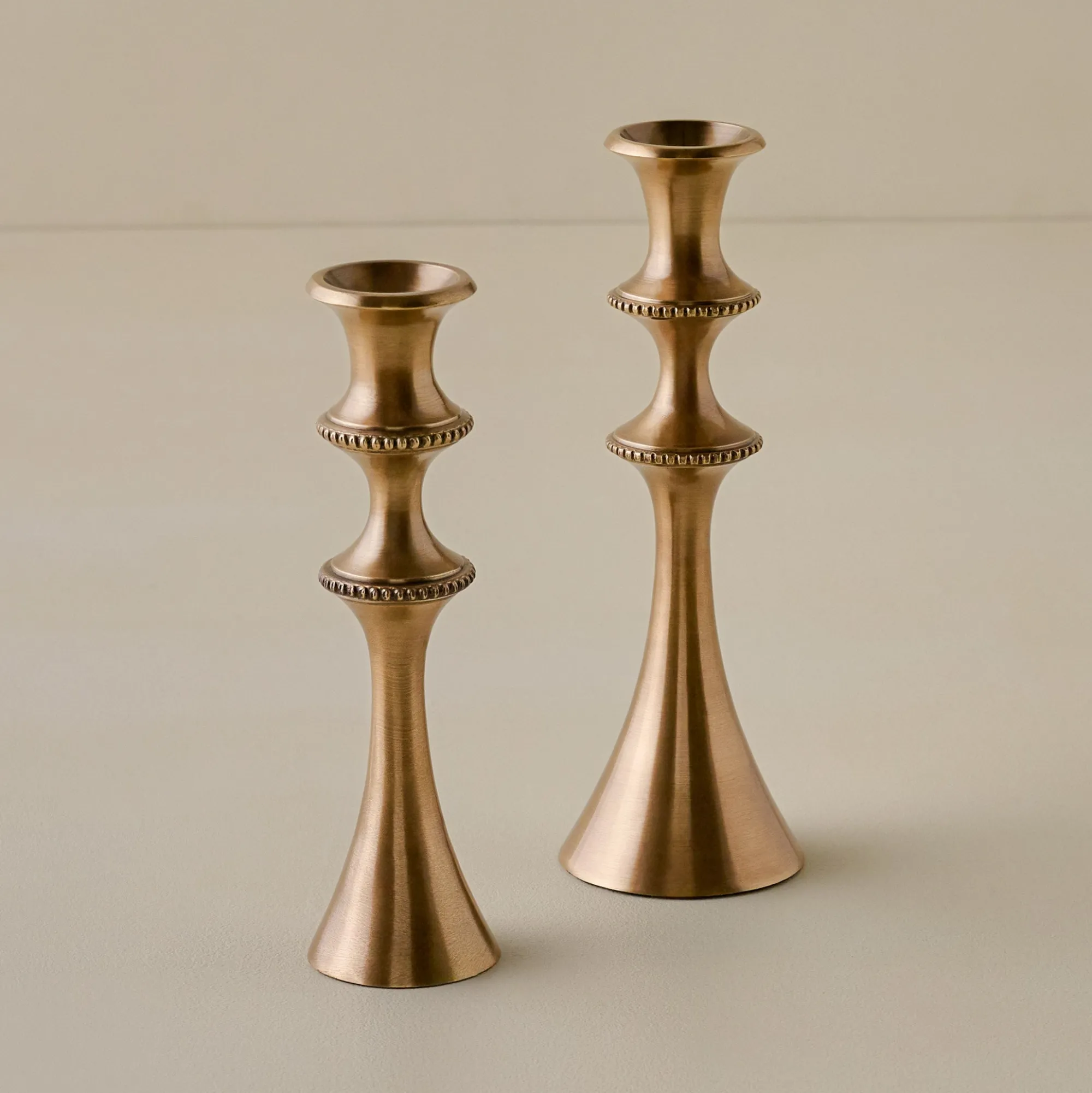 VND8550 FINE ARTS AND CRAFTS Adler Antiqued Brass Etched Taper Holder