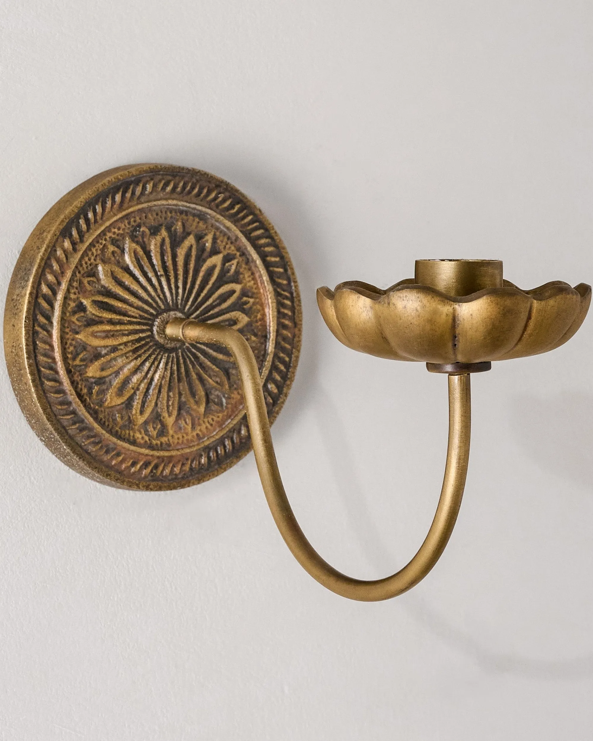 VND7372 ACUBE KRAFT PVT LTD Anna Antiqued Brass Wall Sconce