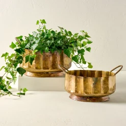 VND0207 Sullivan's Antique Brass Planter with Handles