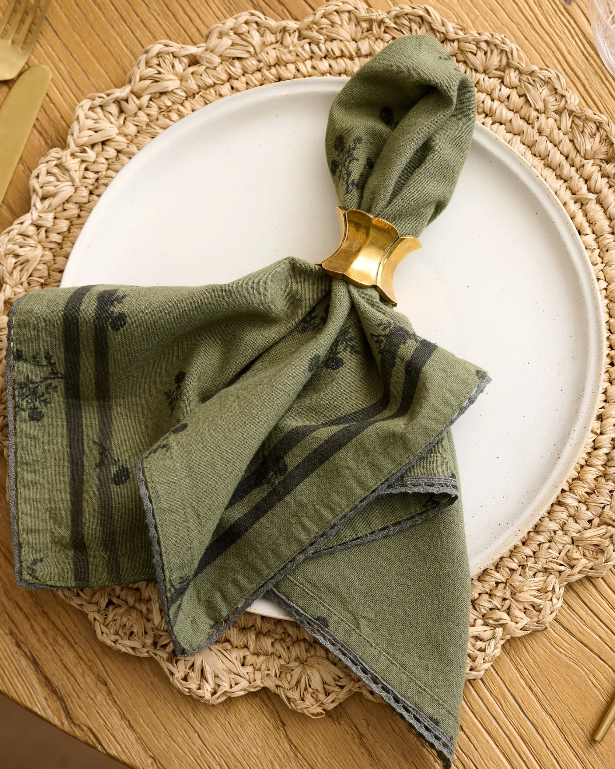 VND7371 True Home Decor Pvt Ltd Antique Brass Ruffle Napkin Ring Set of Four
