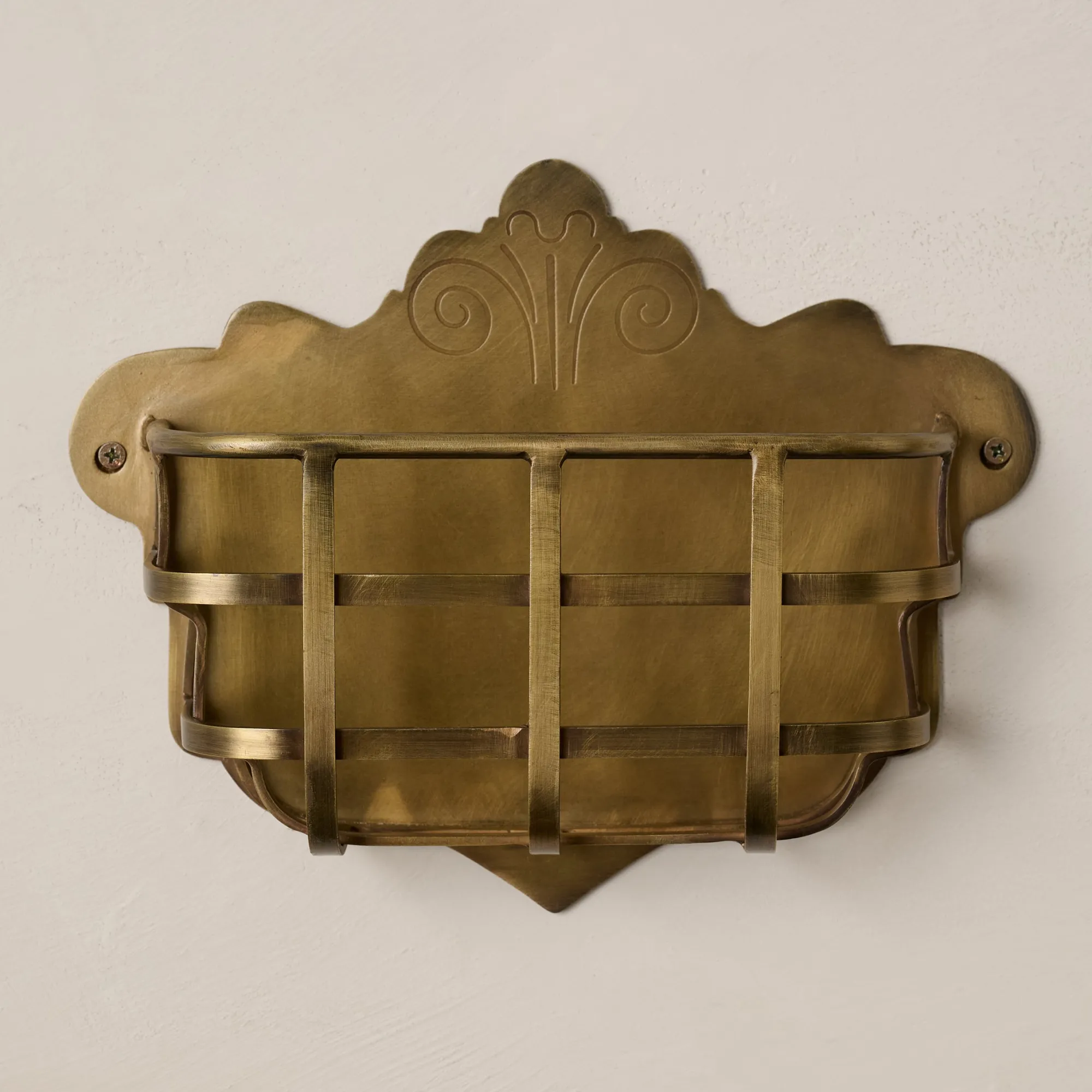 VND8010 Decodesign Interior Antiqued Brass Mail Holder