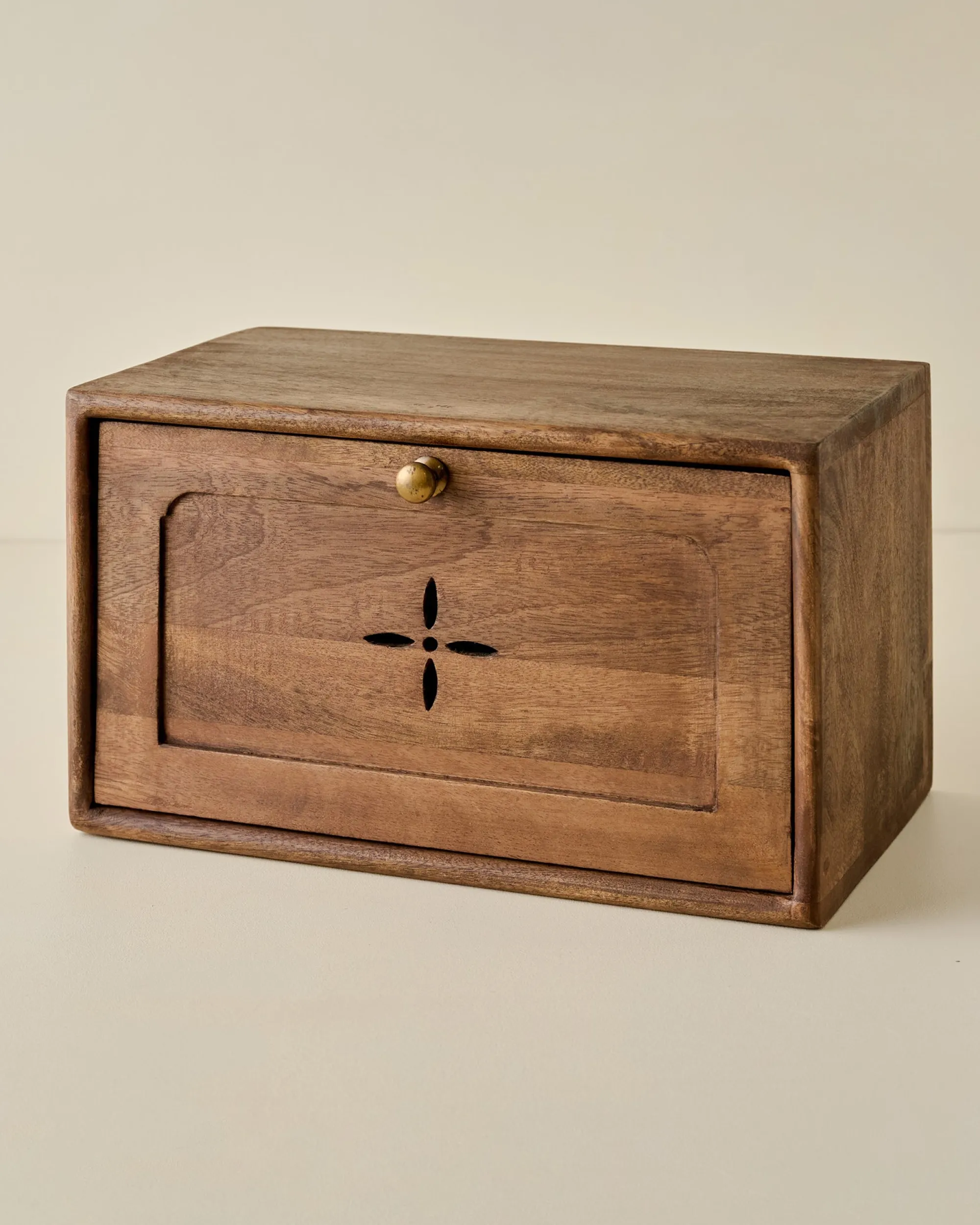 VND8122 R R INDUSTRIES Antiqued Wood Carved Bread Box