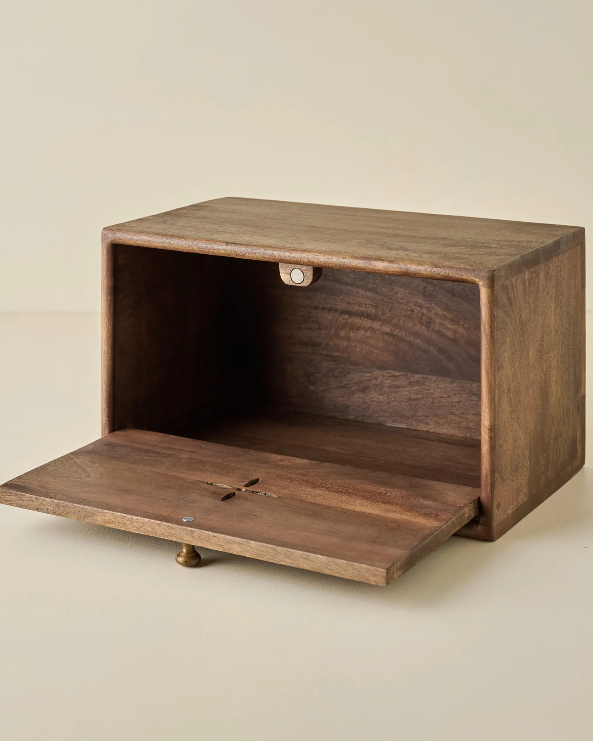 VND8122 R R INDUSTRIES Antiqued Wood Carved Bread Box