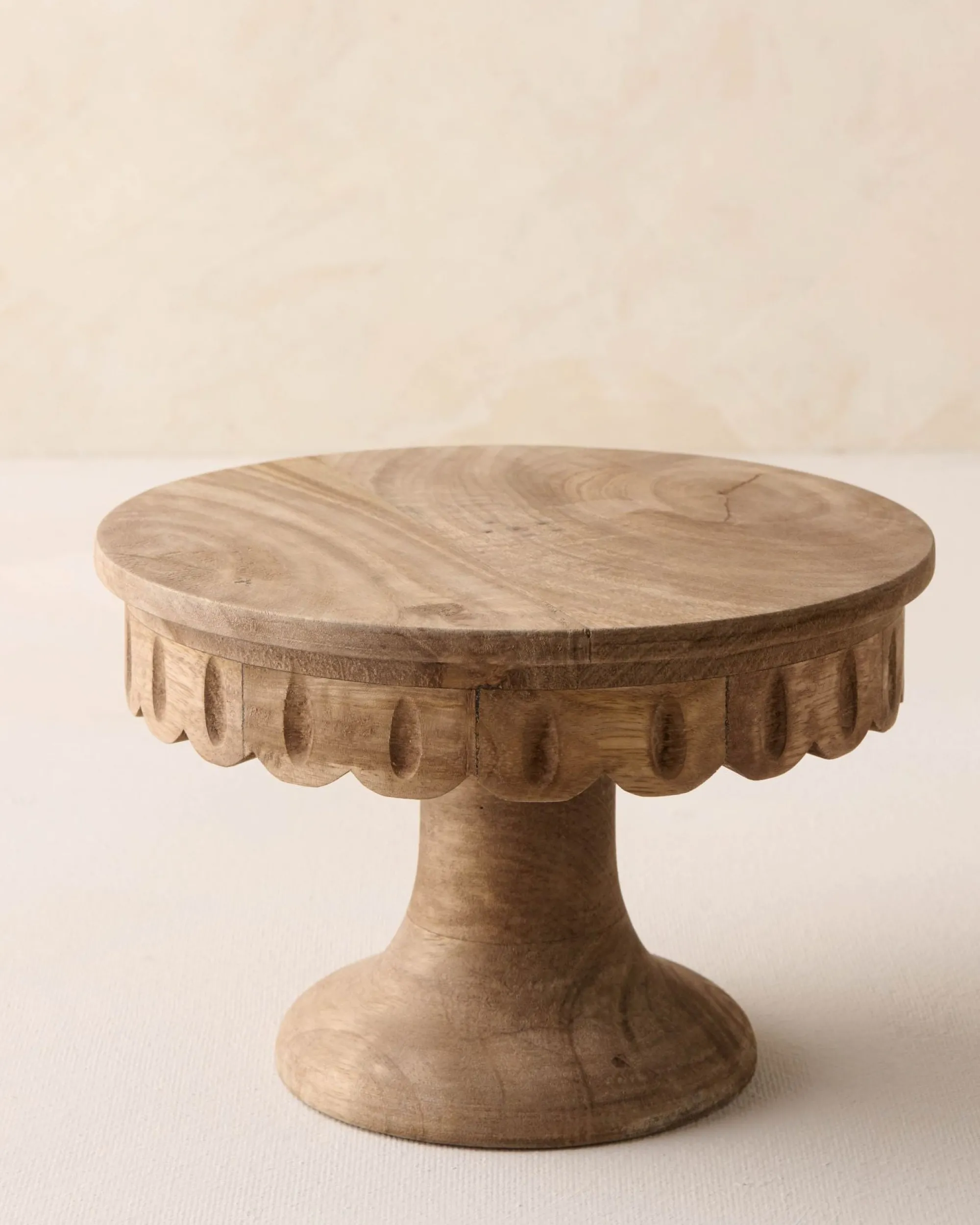 VND6622 ARVIND EXPO-CRAFTS Antiqued Wood Scalloped Cake Stand