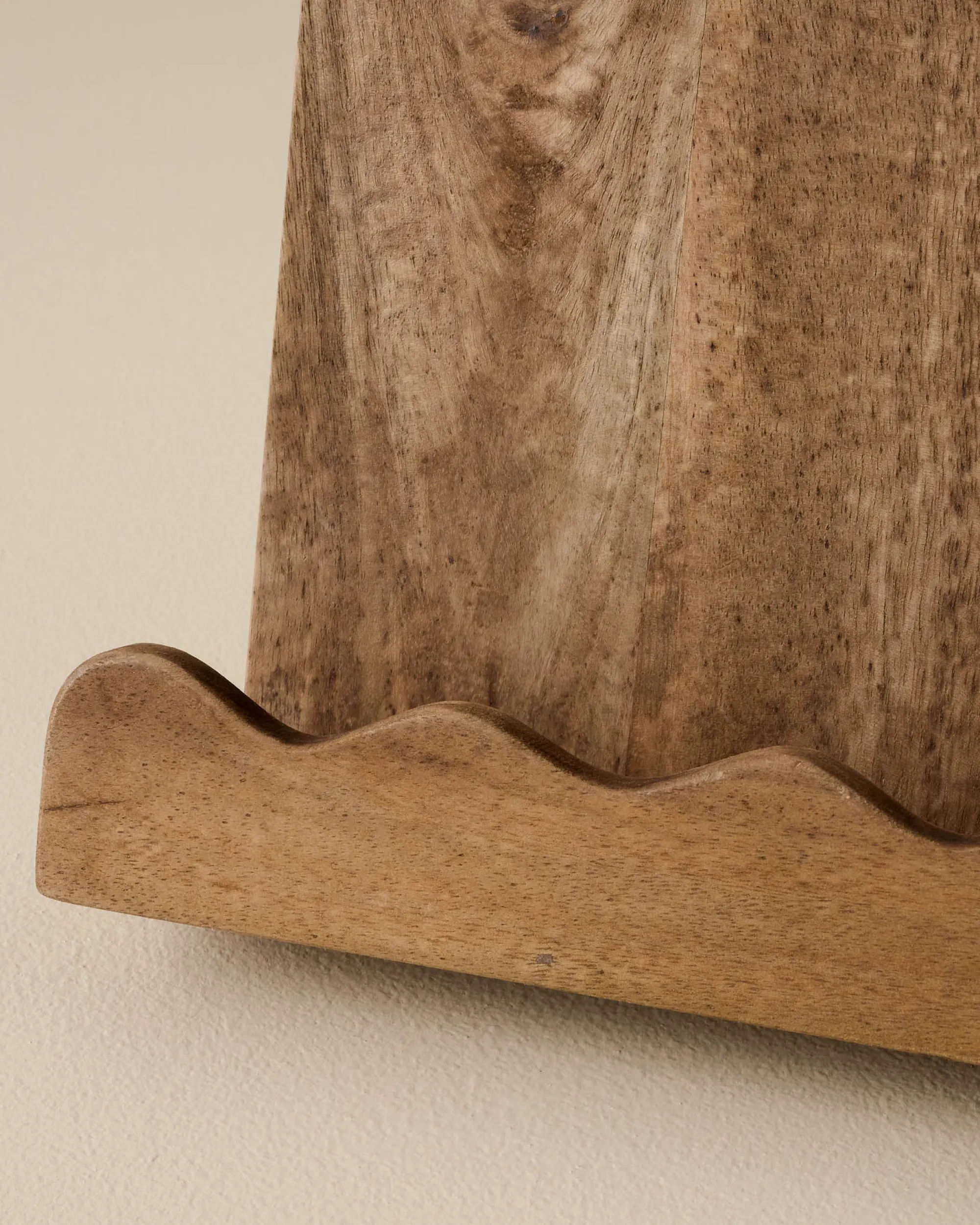 VND6622 ARVIND EXPO-CRAFTS Antiqued Wood Scalloped Cookbook Holder