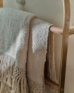 VND7018 Makerspalm, LLC Antique White Essential Tassel Throw