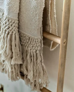 VND7018 Makerspalm, LLC Antique White Essential Tassel Throw