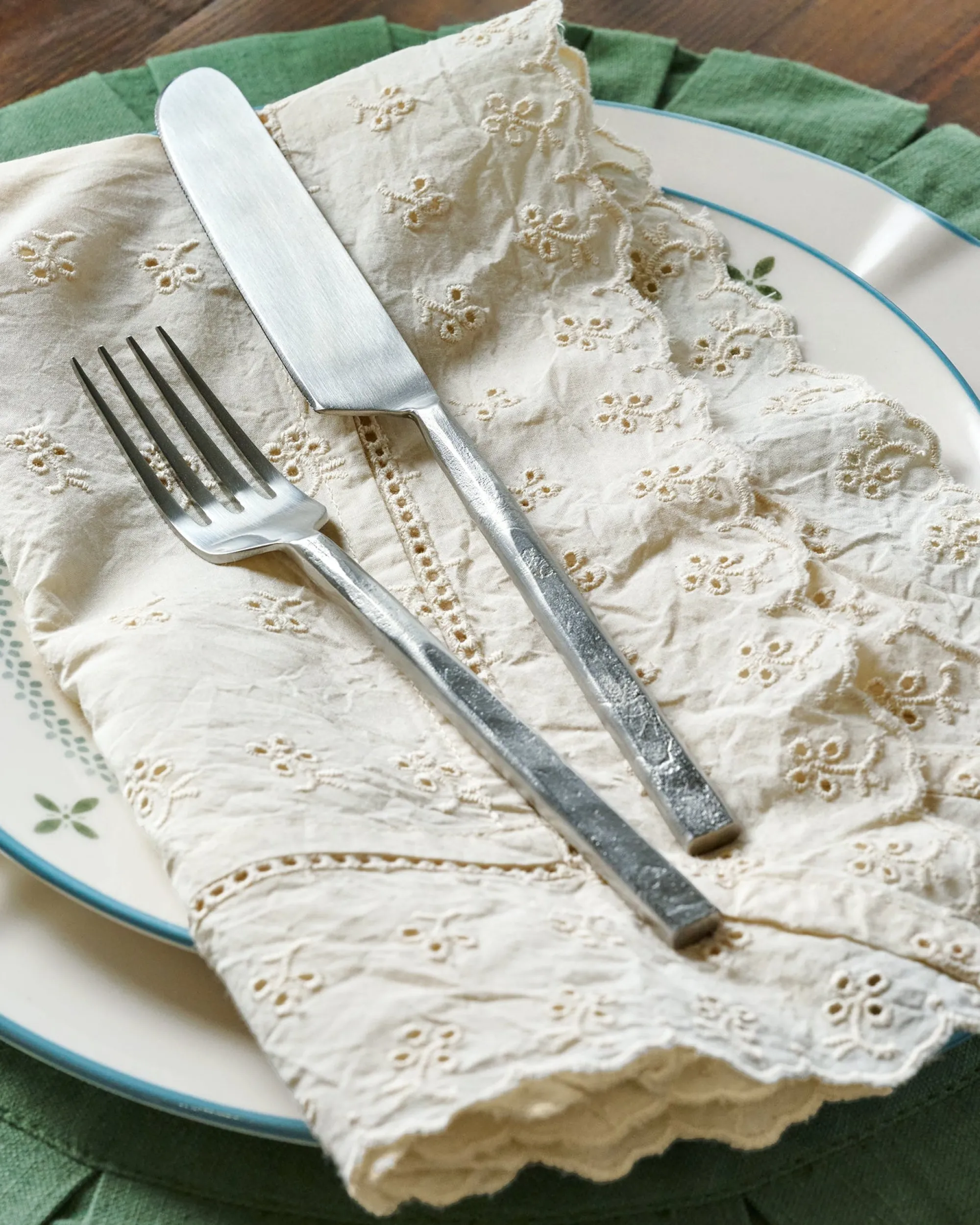 VND6843 KARUR GOLDLINE EXPORTS LLP Antique White Eyelet Napkin Set of Four