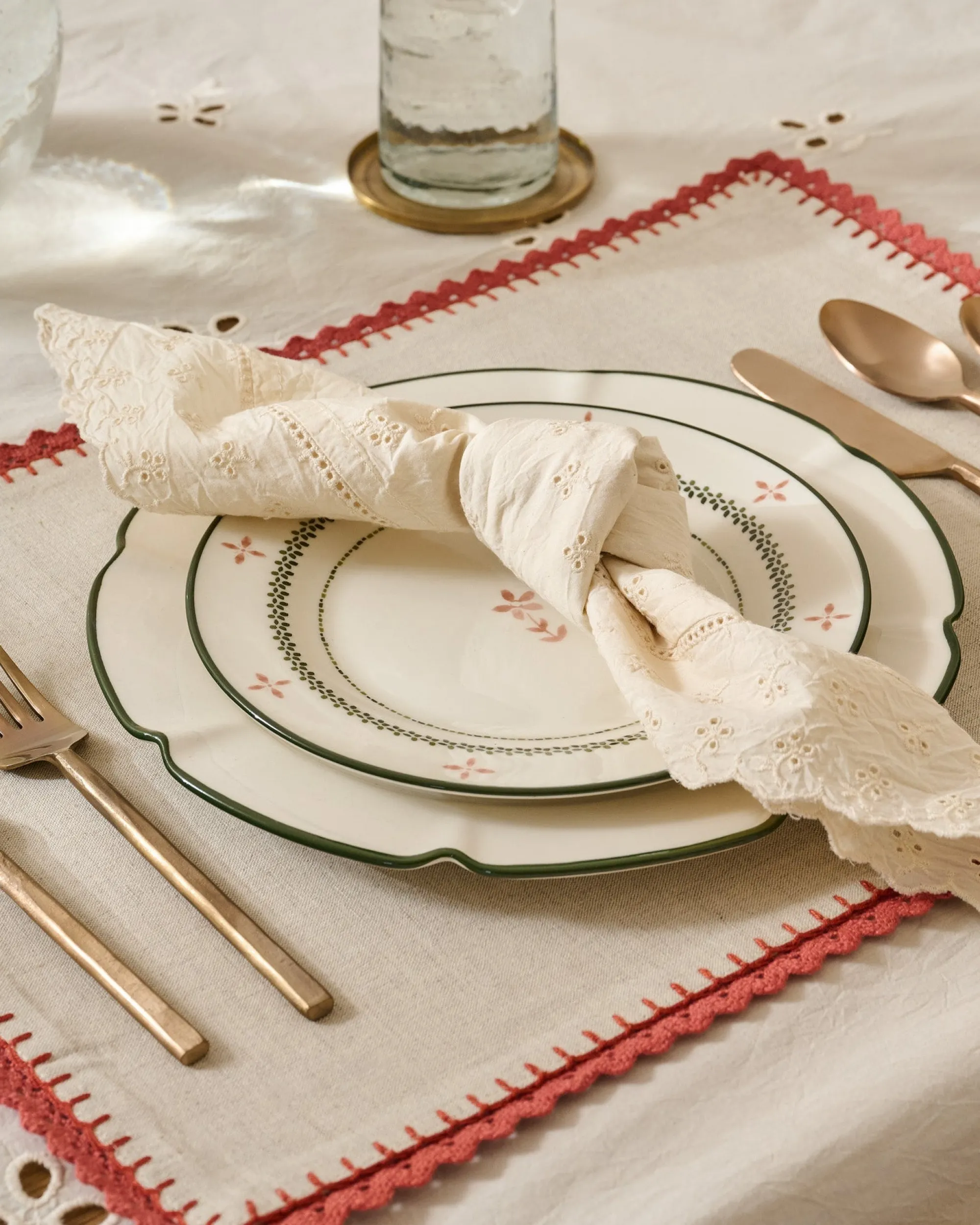 VND6843 KARUR GOLDLINE EXPORTS LLP Antique White Eyelet Napkin Set of Four