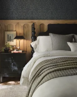 VND8940 James & James LLC Athena Four-Poster Bed