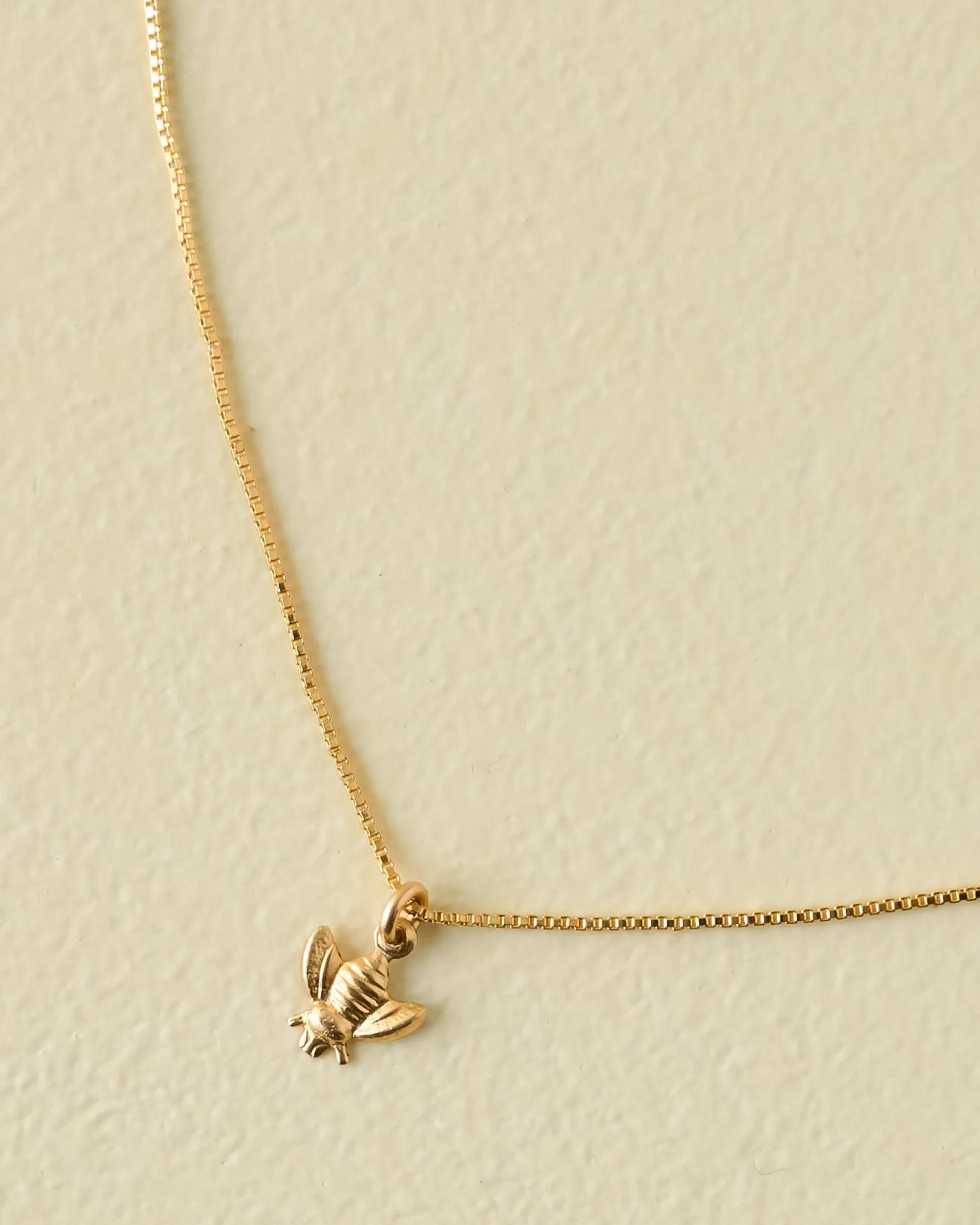 VND8843 SET & STONES LLC Bee Charm Necklace