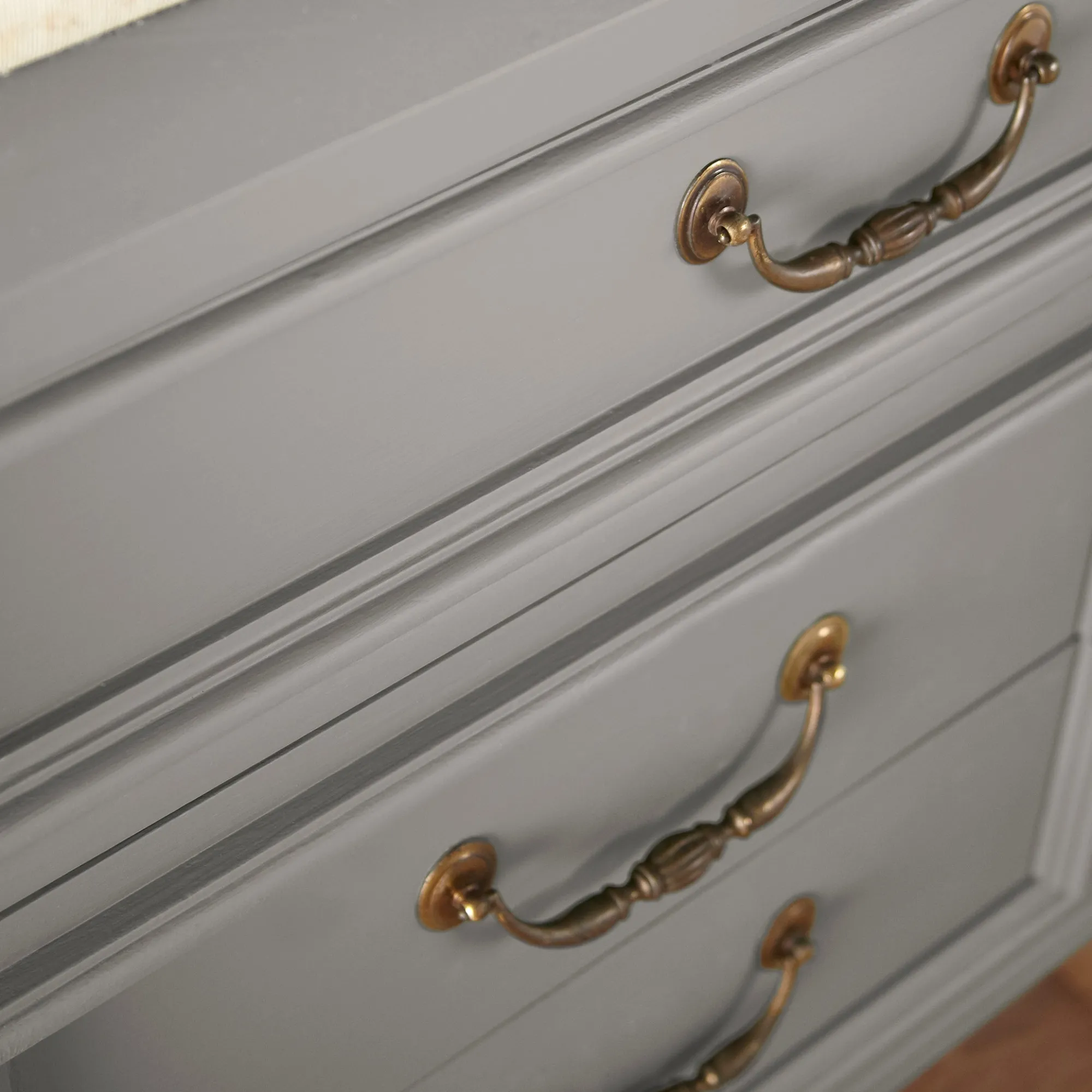 VND0188 Kilz - Masco Coatings Before + After - Trim, Door + Cabinetry Paint