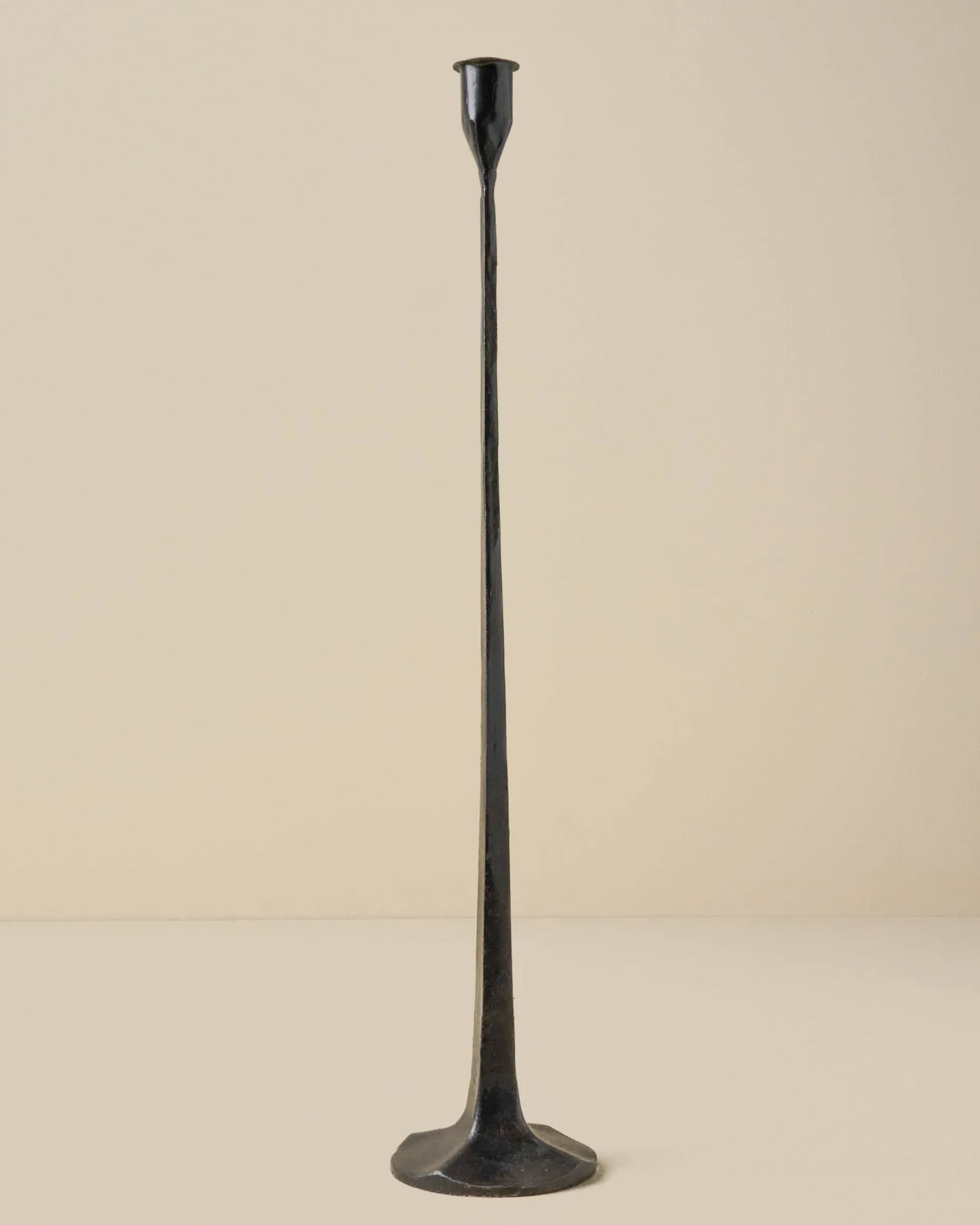 VND7974 Guru Creations Black Gatecrest