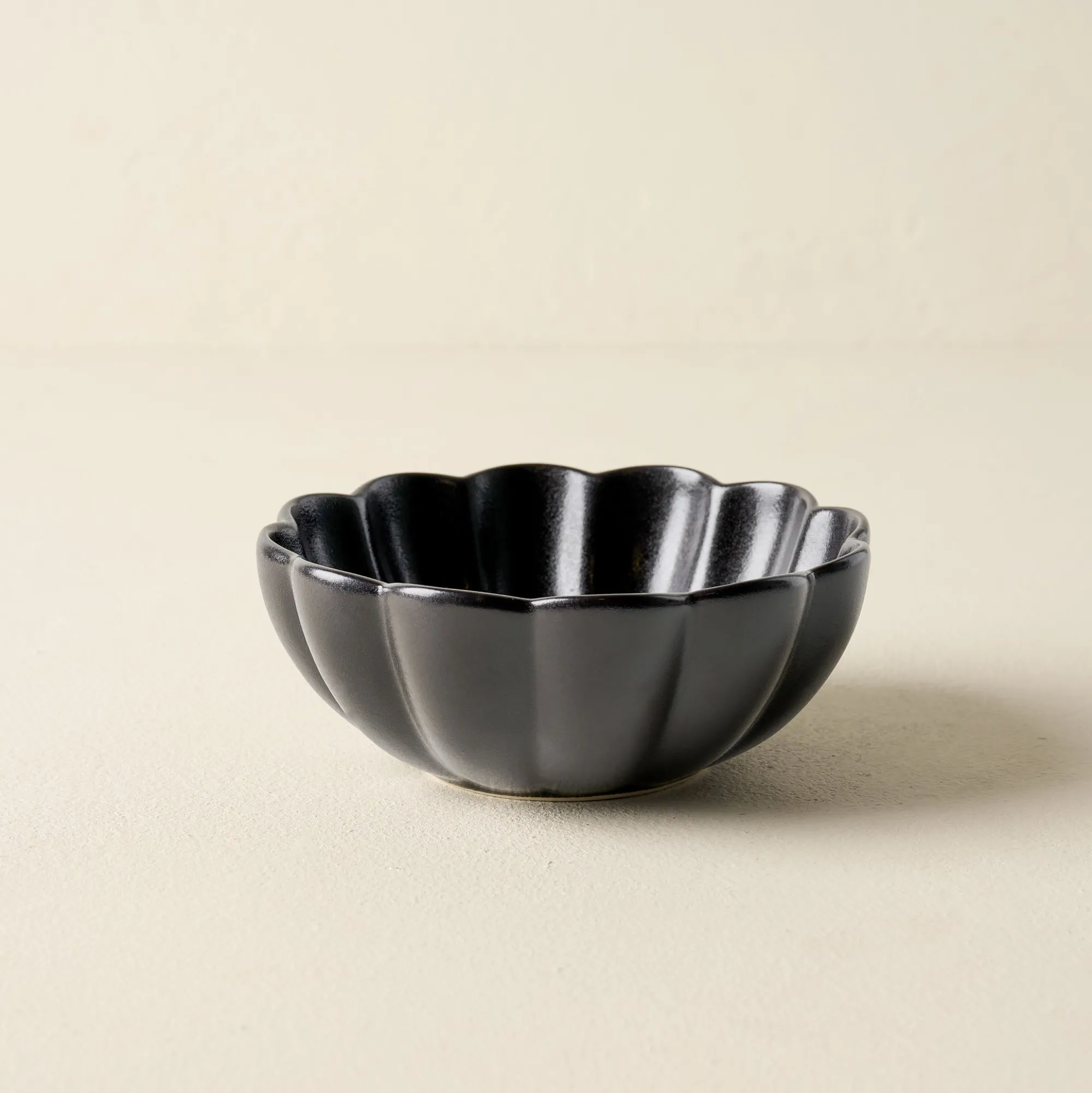 VND0092 Melrose International, LLC Black Scalloped Cereal Bowl