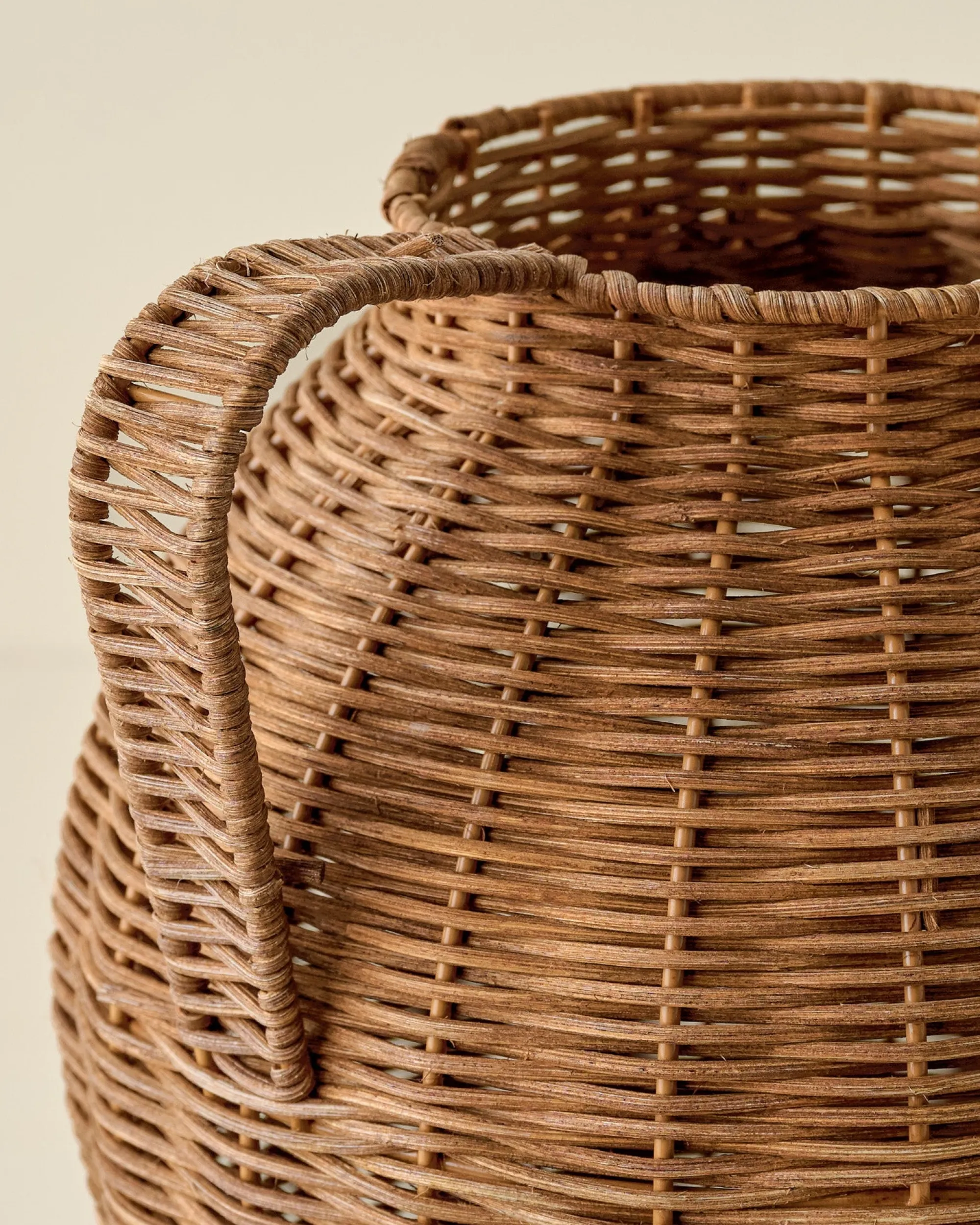 VND0092 Melrose International, LLC Blake Woven Rattan Jug Vase