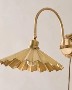 VND8010 Decodesign Interior Brass Pleat Plug-in Sconce