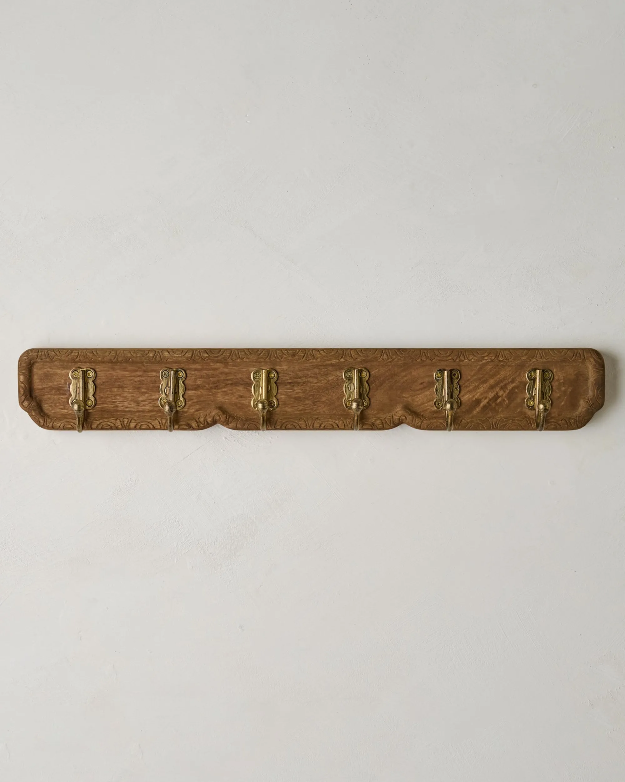 VND8551 MANI ART Caroline Carved Wood and Brass Hook Rack