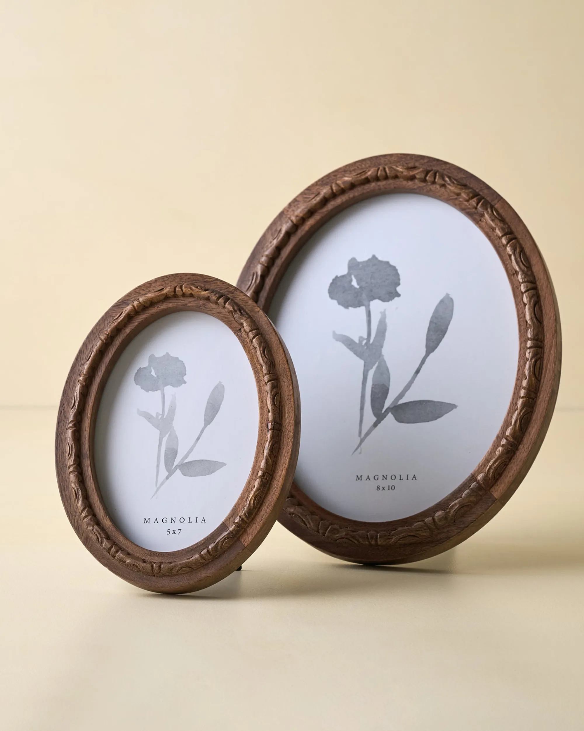 VND8122 R R INDUSTRIES Caroline Carved Wood Oval Photo Frame