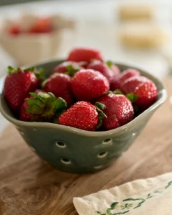 VND7018 Makerspalm, LLC Ceramic Berry Bowl