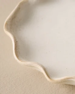 VND6562 Chaozhou Highland Crafts Company Ltd Ceramic Ruffled Tray