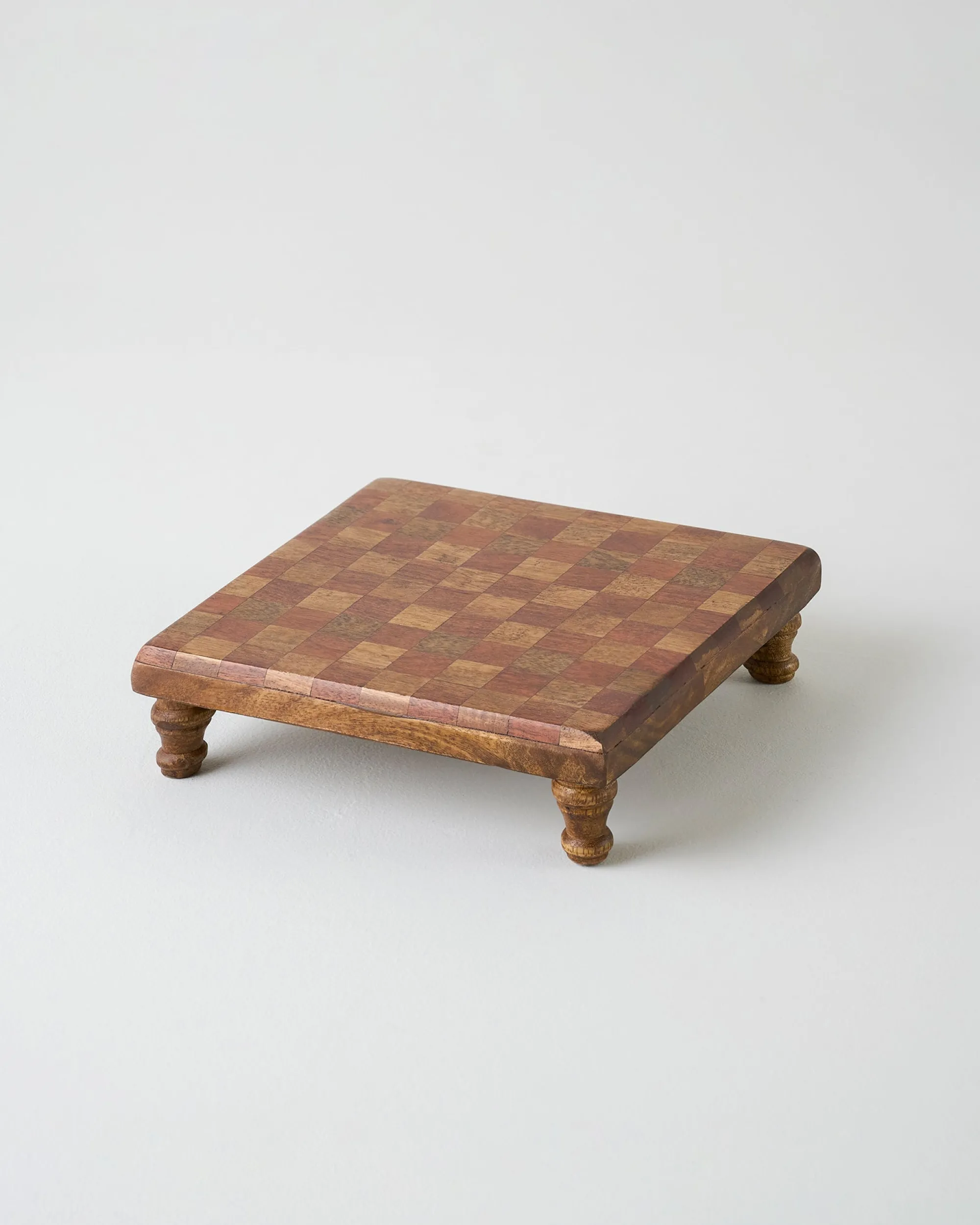 VND8933 B R Overseas Checkered Wood Riser