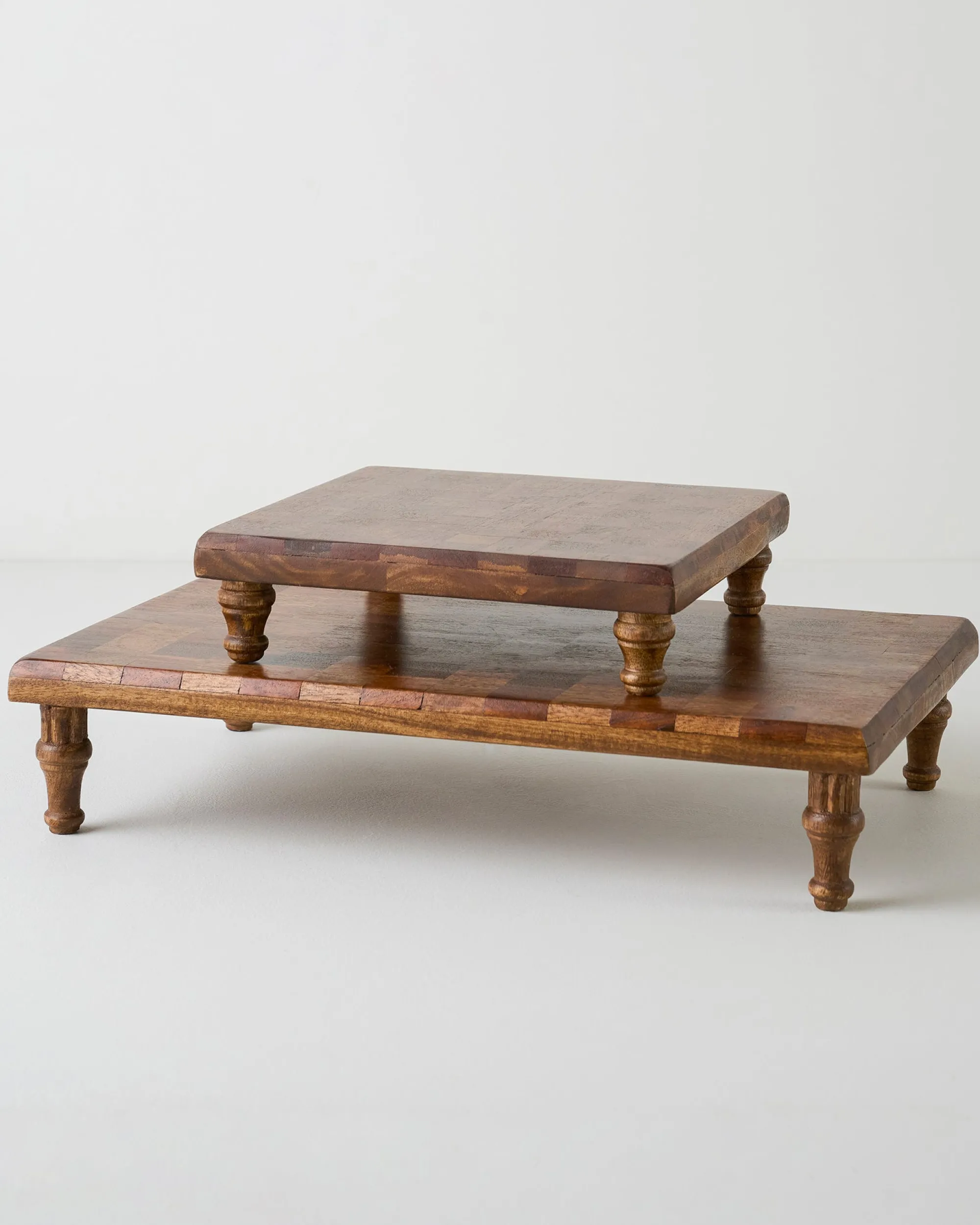 VND8933 B R Overseas Checkered Wood Riser