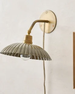 VND8010 Decodesign Interior Chester Enamel Plug-in Sconce