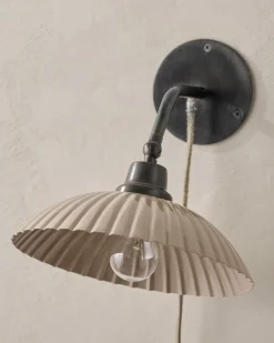 VND8010 Decodesign Interior Chester Enamel Plug-in Sconce