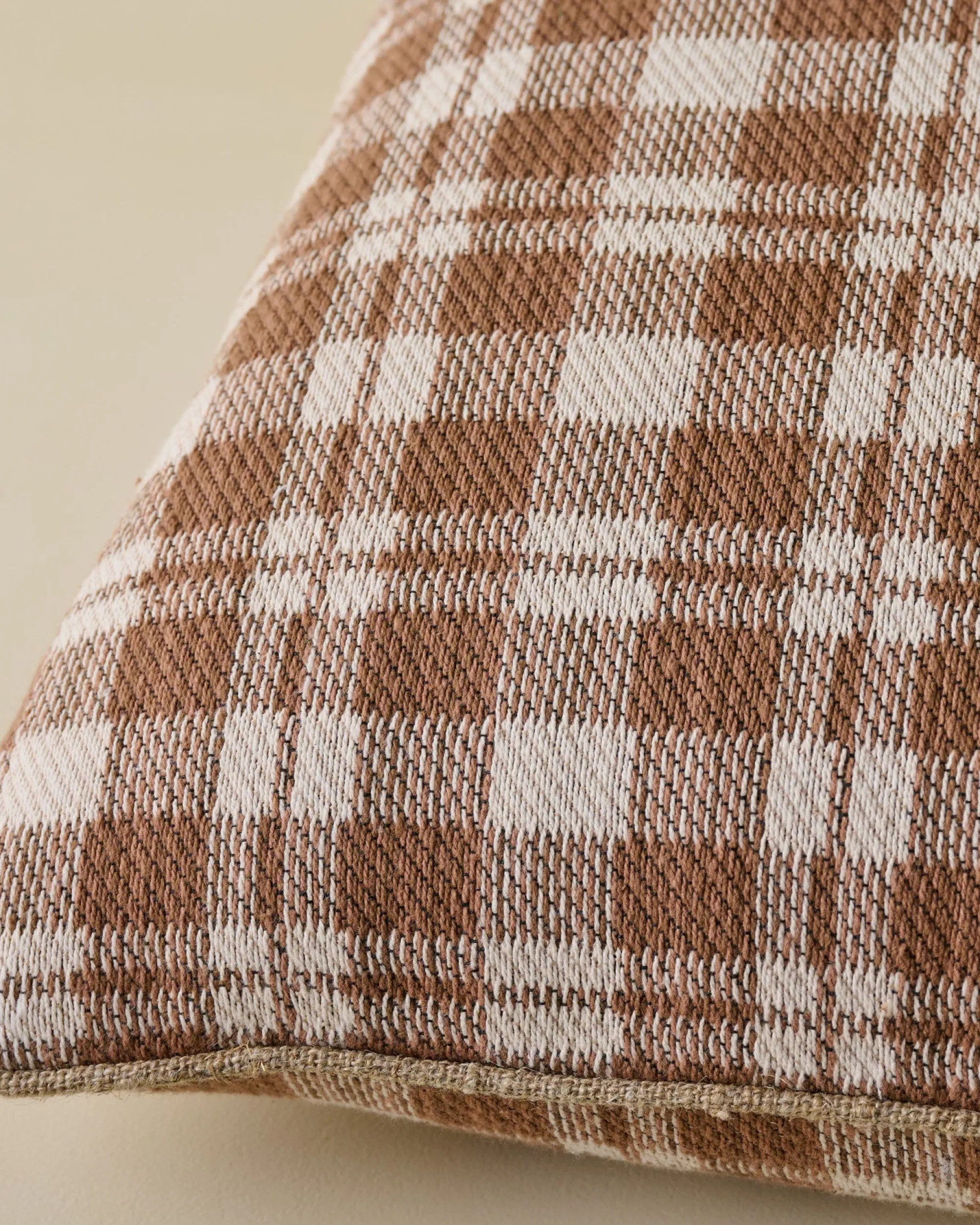 VND8328 FA HOME AND APPAREL PVT LTD Chloe Pillow