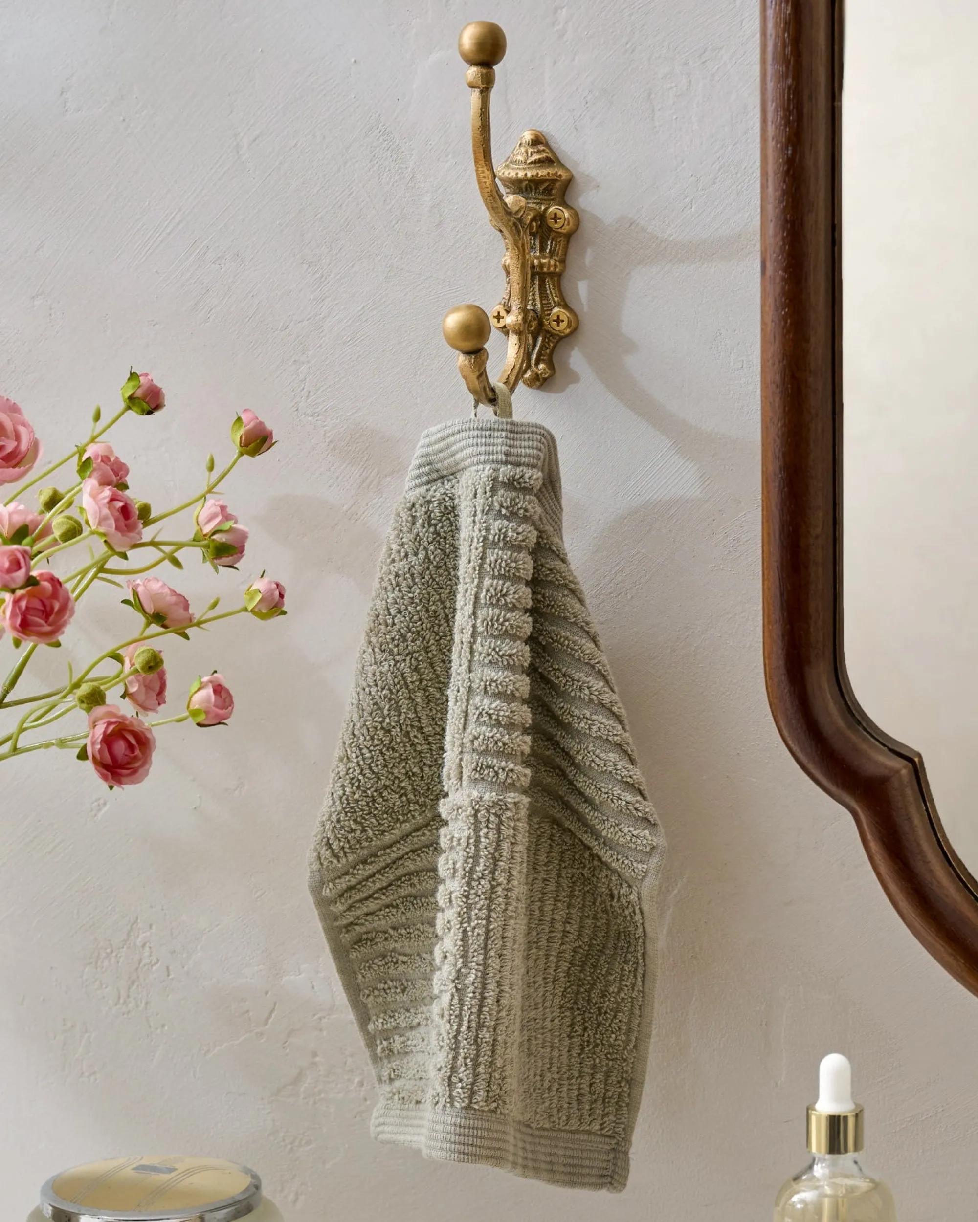 VND7372 ACUBE KRAFT PVT LTD Chloe Solid Brass Wall Hook