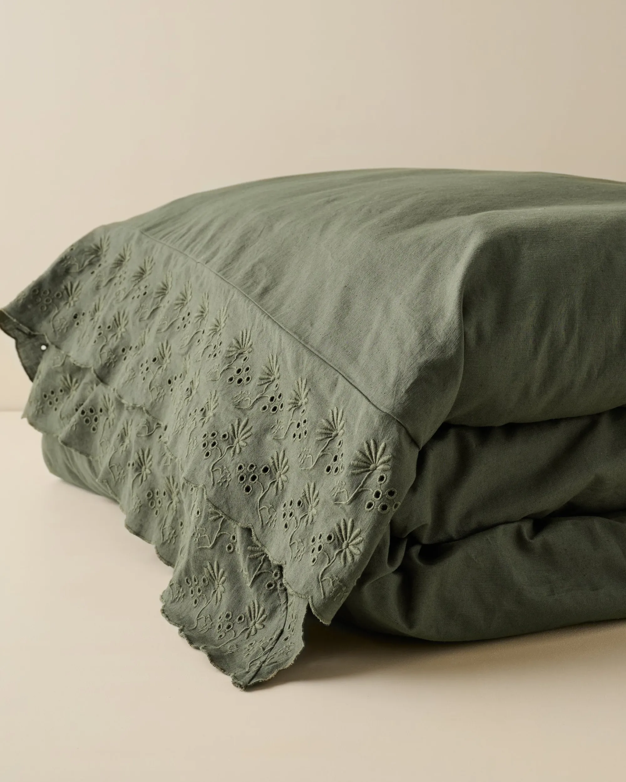 VND8328 FA HOME AND APPAREL PVT LTD Clara Eyelet Flange Duvet Cover