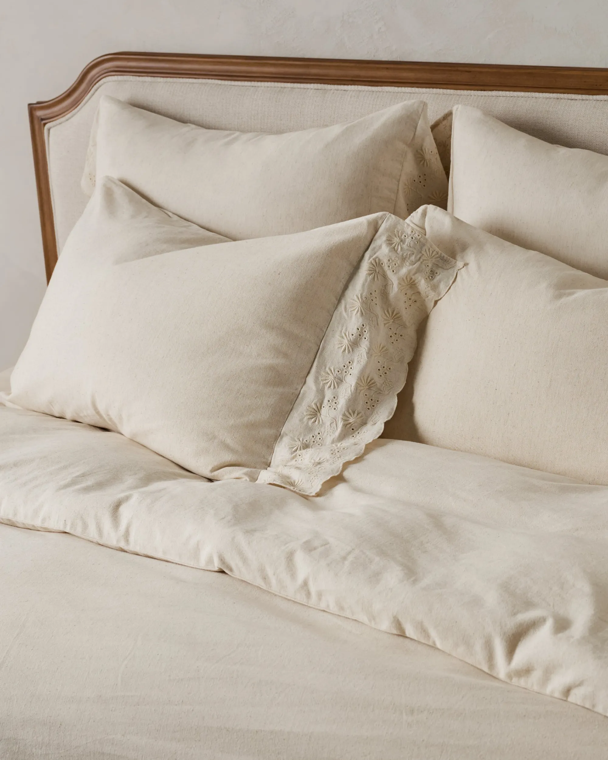 VND8328 FA HOME AND APPAREL PVT LTD Clara Eyelet Flange Sham