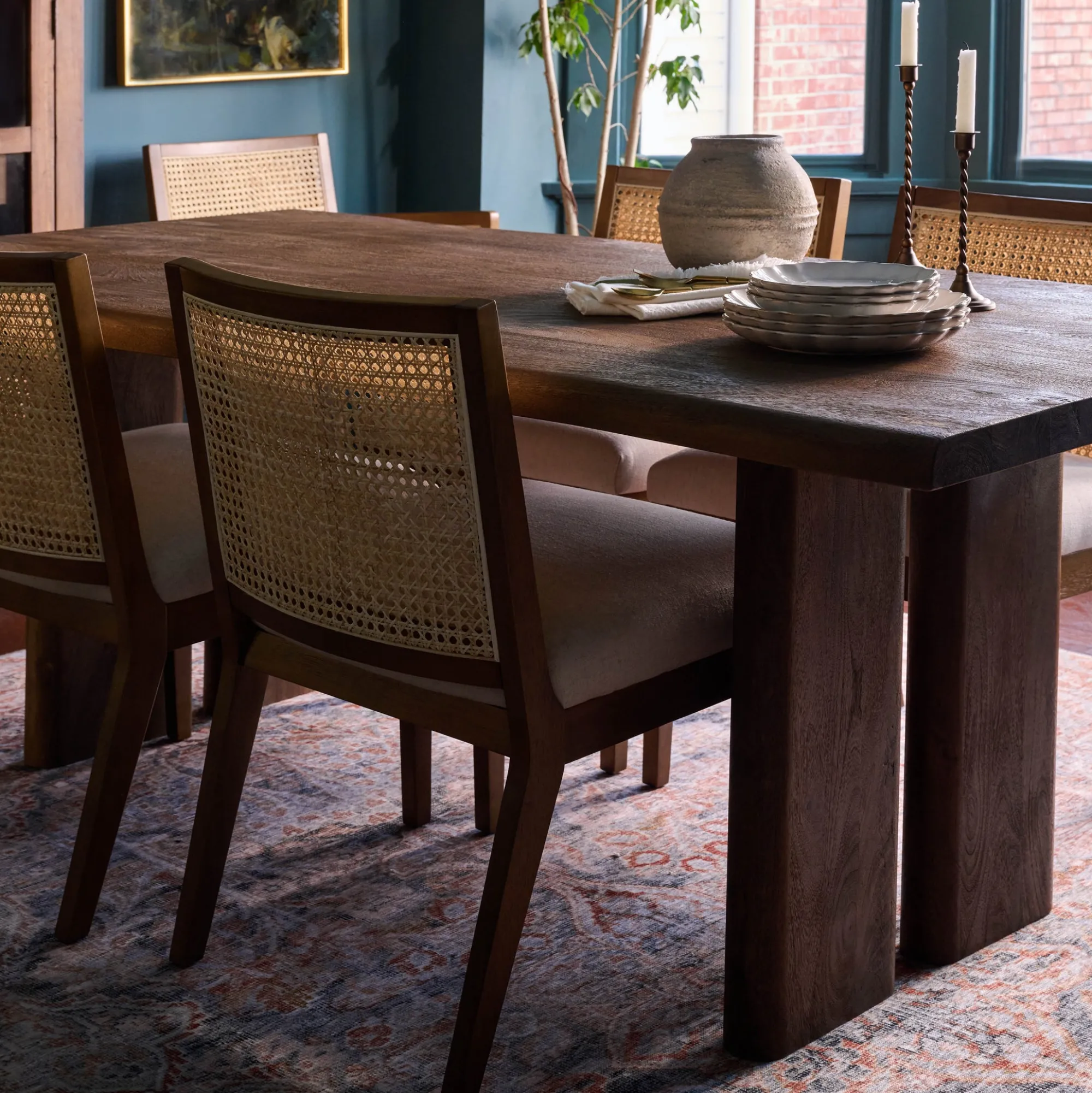 VND2729 Classic Concepts Inc Cliff Dining Table