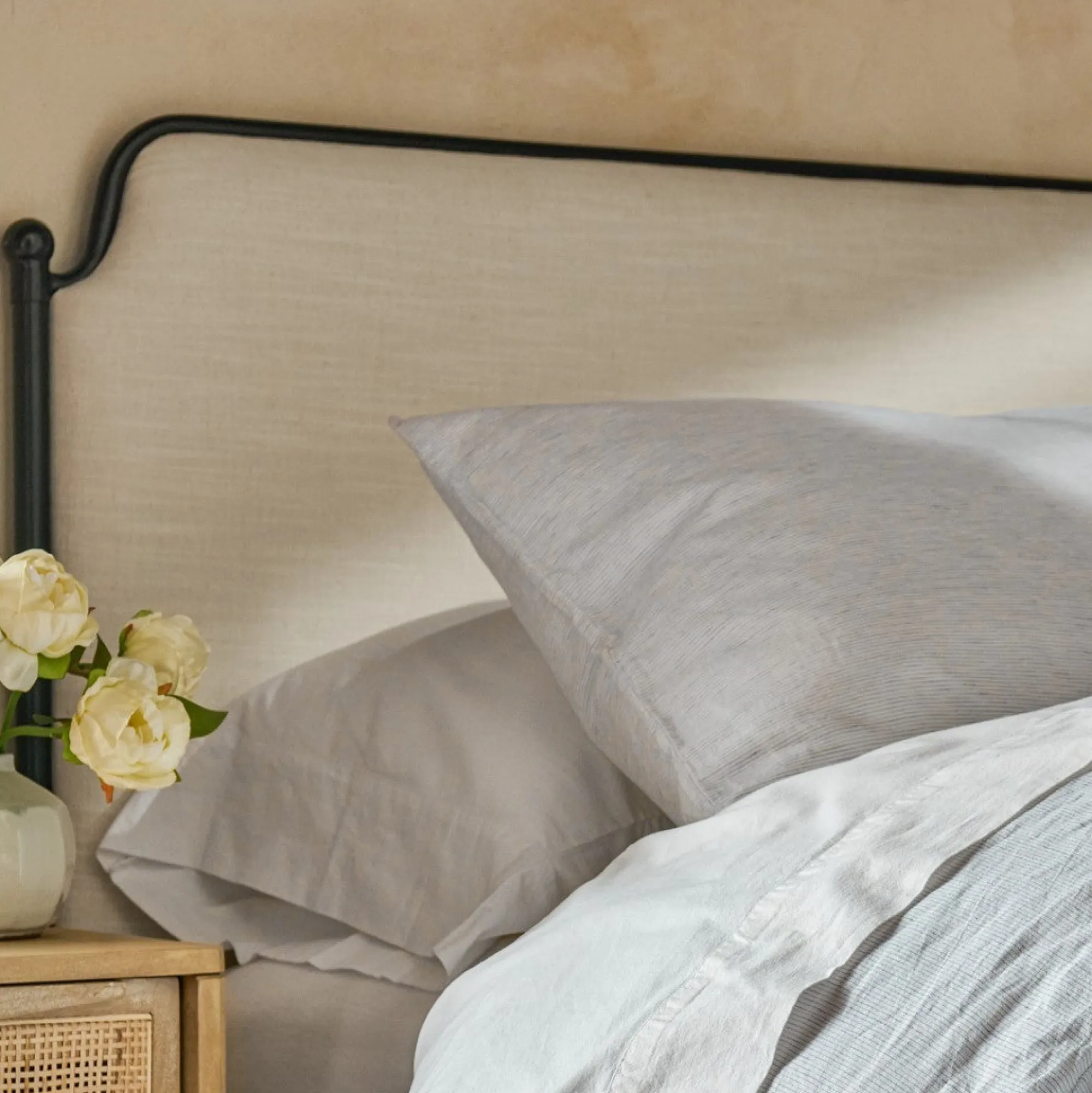 VND6200 Four Hands, LLC Colette Bed