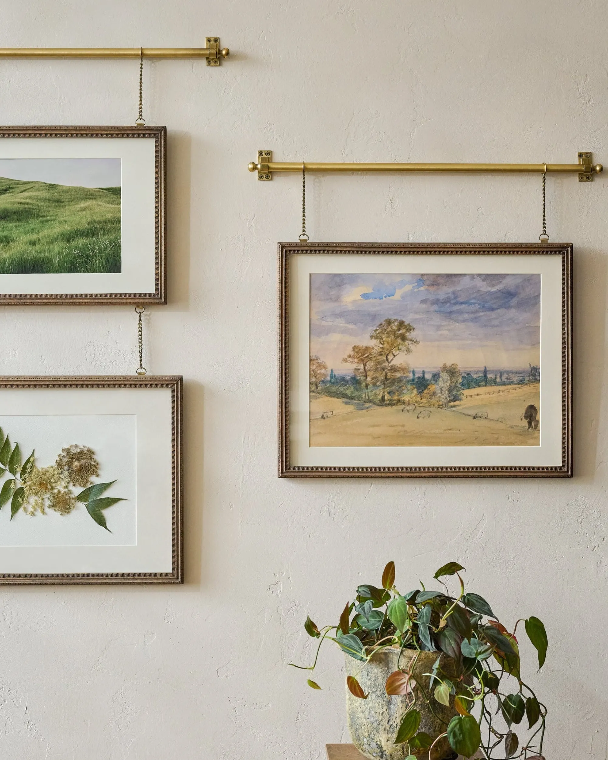 VND8122 R R INDUSTRIES Colleen Wood and Brass Rail Picture Frame