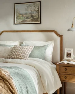 VND6475 StyleCraft Home Collection Corinne Upholstered Bed