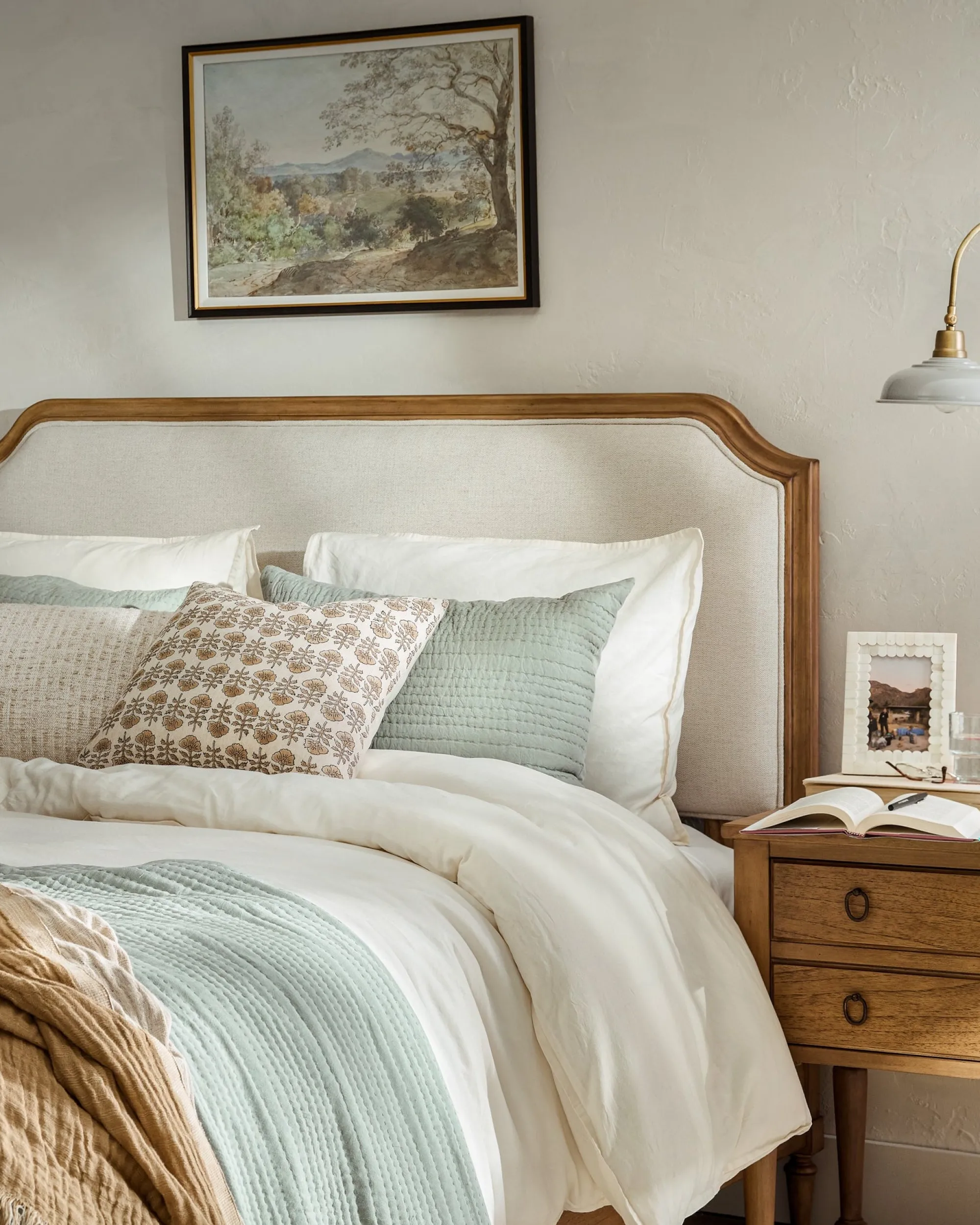VND6475 StyleCraft Home Collection Corinne Upholstered Bed