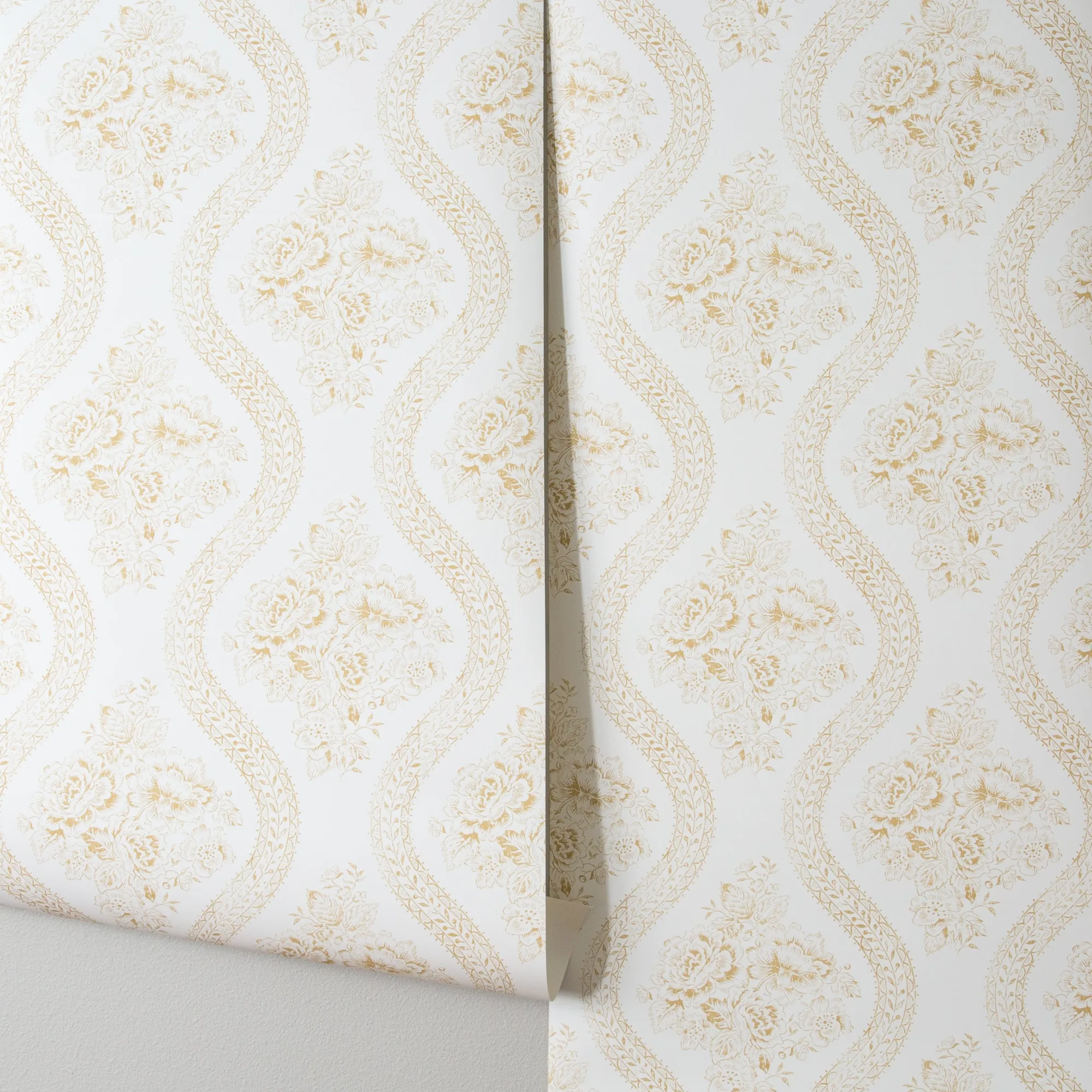 VND2730 York Wallcoverings Coverlet Floral Wallpaper