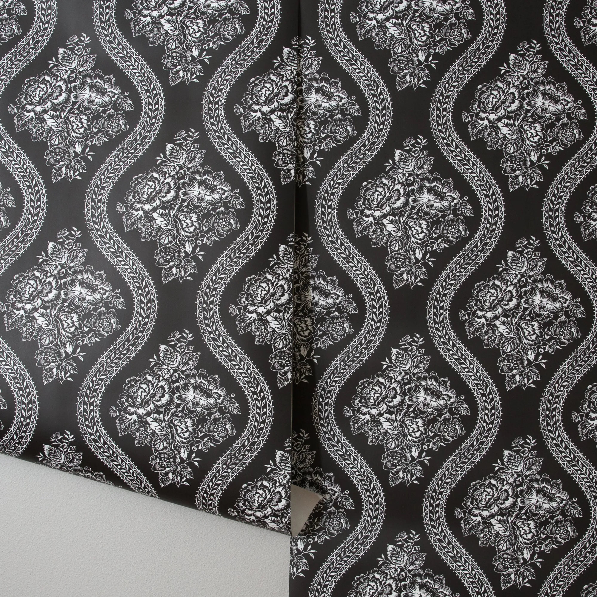 VND2730 York Wallcoverings Coverlet Floral Wallpaper