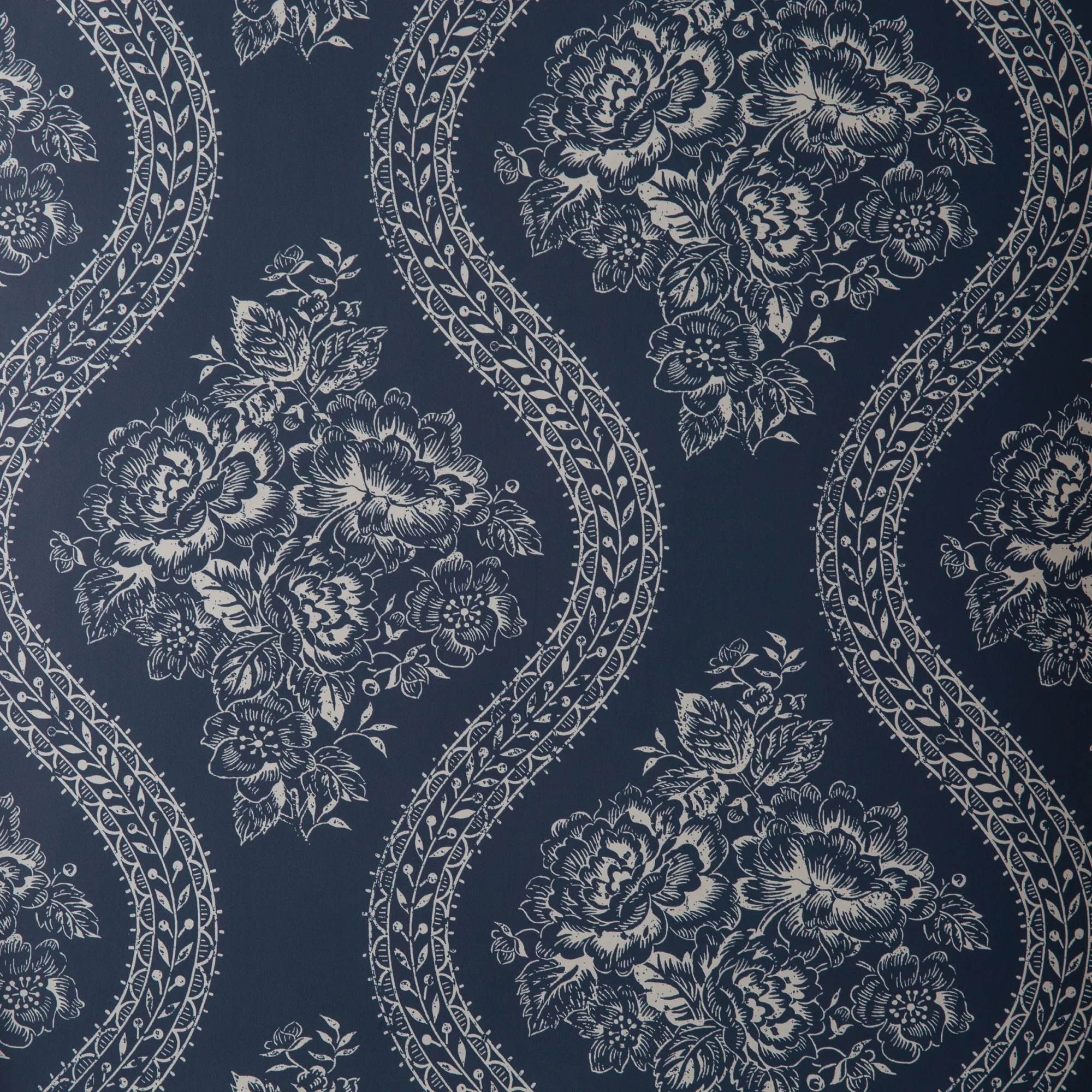 VND2730 York Wallcoverings Coverlet Floral Wallpaper