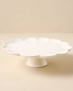VND0164 Creative Co-op Inc Cream Scalloped Cake Stand