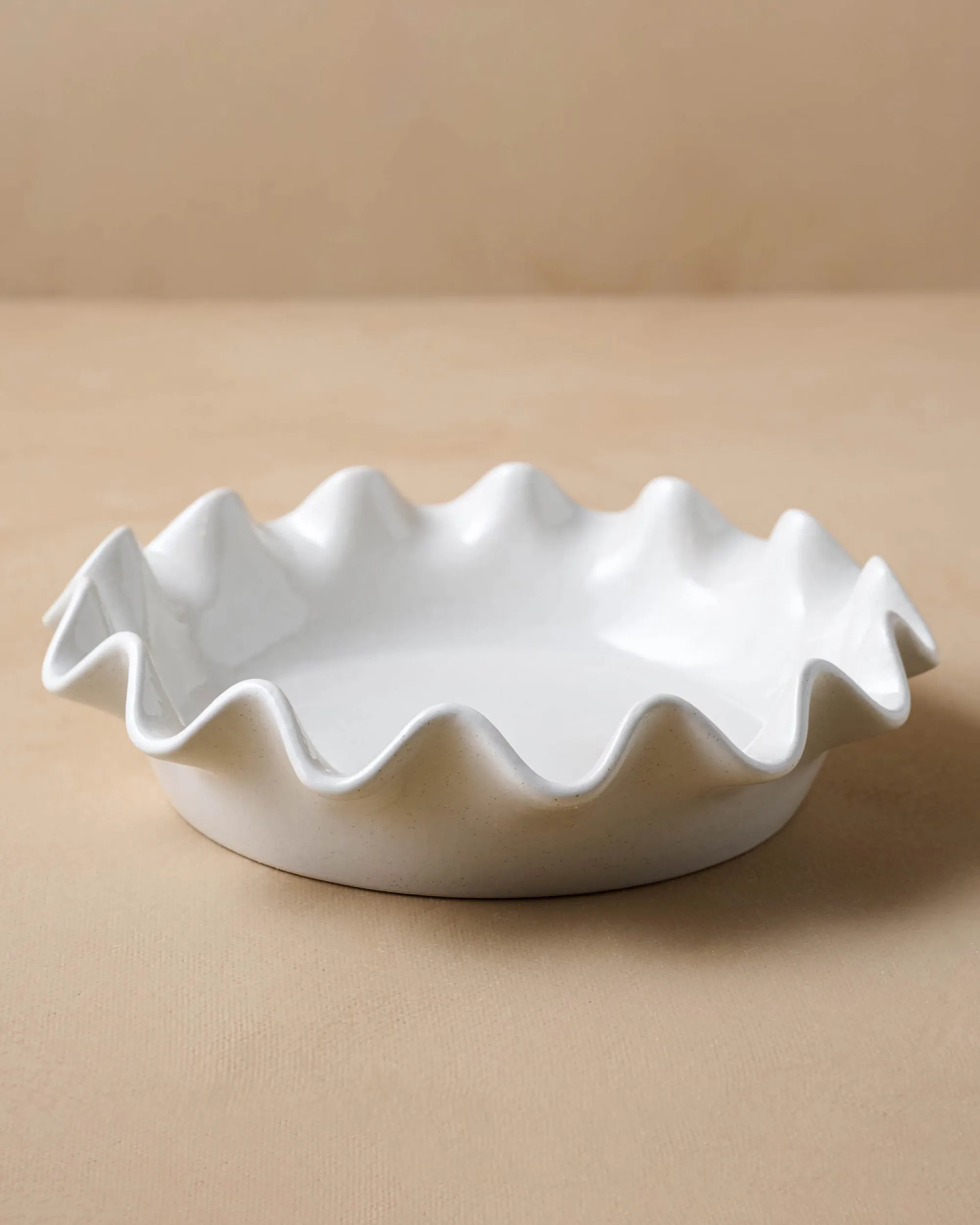 VND7018 Makerspalm, LLC Cream Scalloped Pie Dish