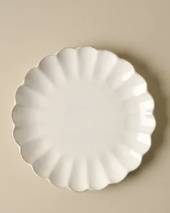 VND0092 Melrose International, LLC Cream Scalloped Plate