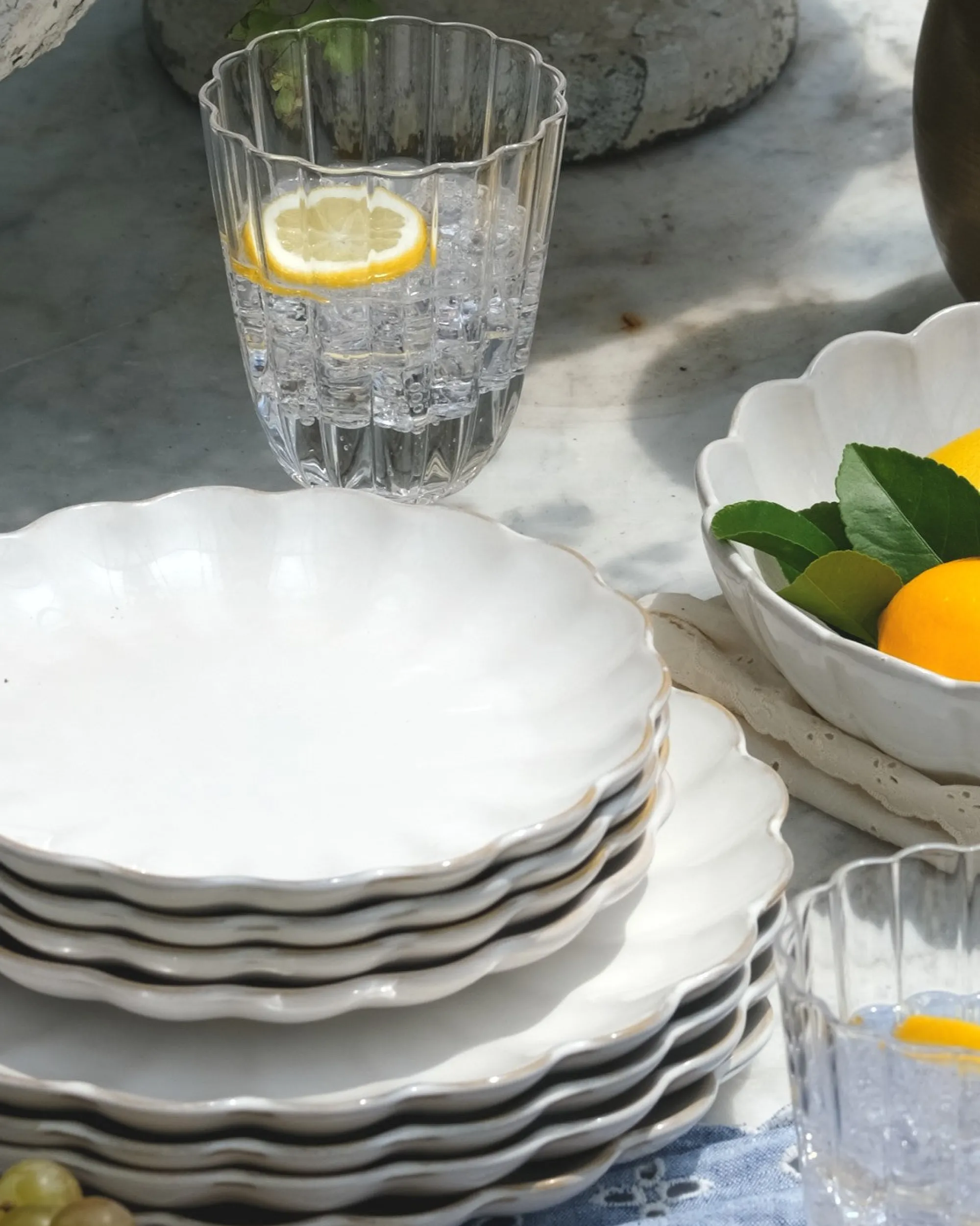 VND0092 Melrose International, LLC Cream Scalloped Plate