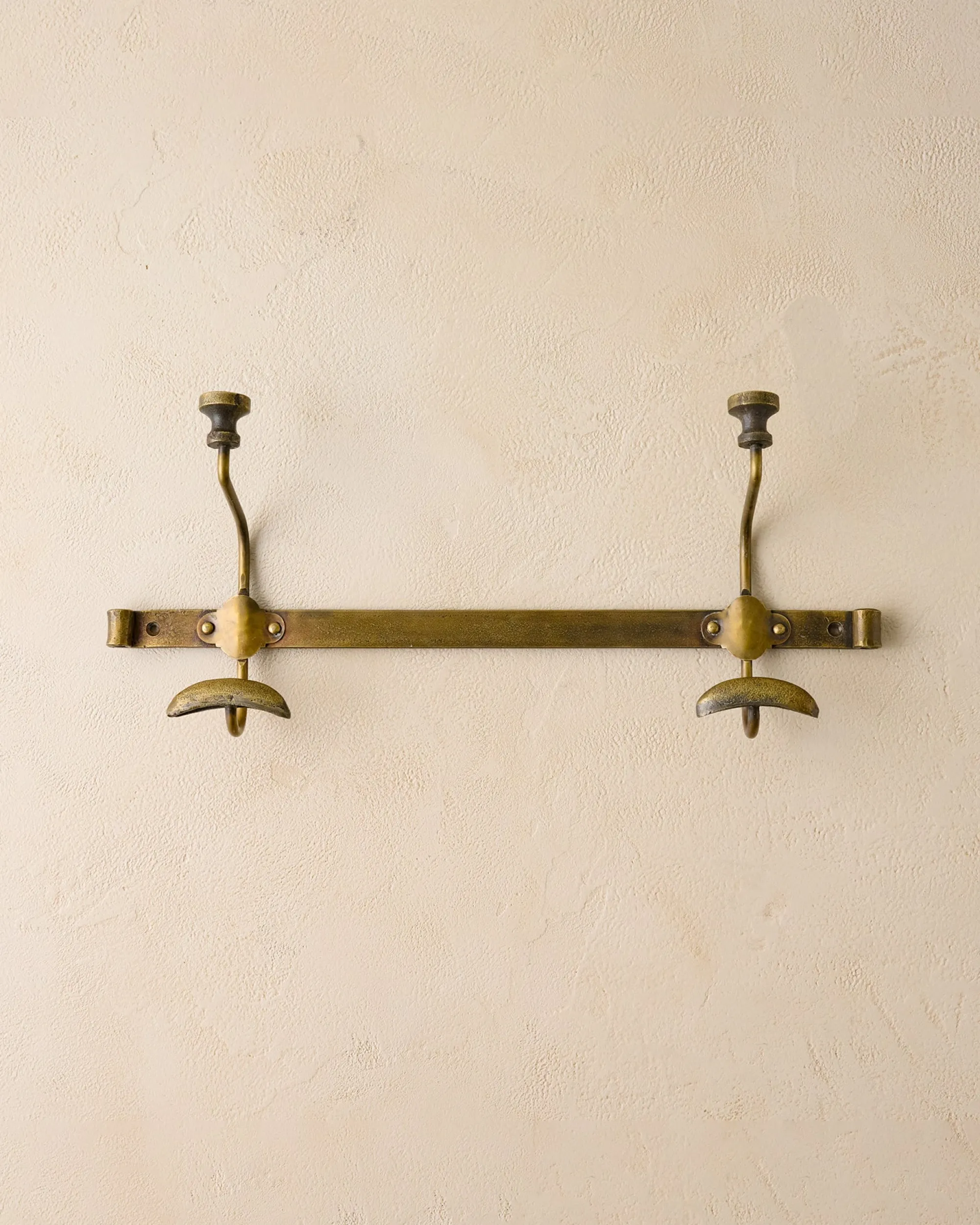 VND6628 Quality Products of India Duke Antique Brass Metal Wall Hooks