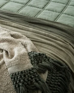 VND7018 Makerspalm, LLC Dusty Green Essential Tassel Throw