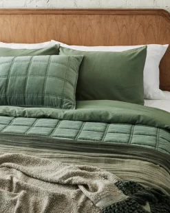 VND7018 Makerspalm, LLC Dusty Green Essential Tassel Throw