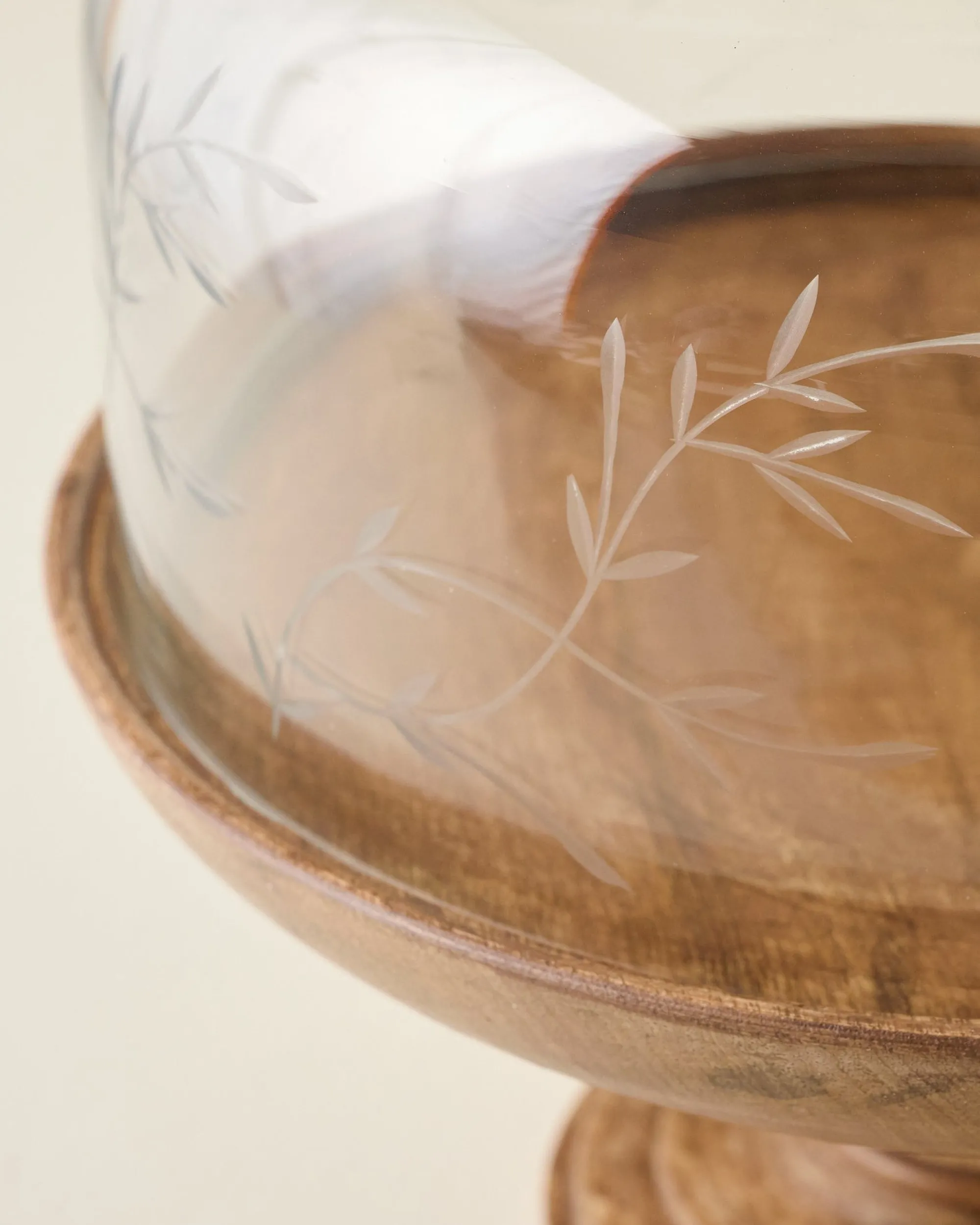 VND7004 BKG OVERSEAS Eliane Etched Glass Cake Stand
