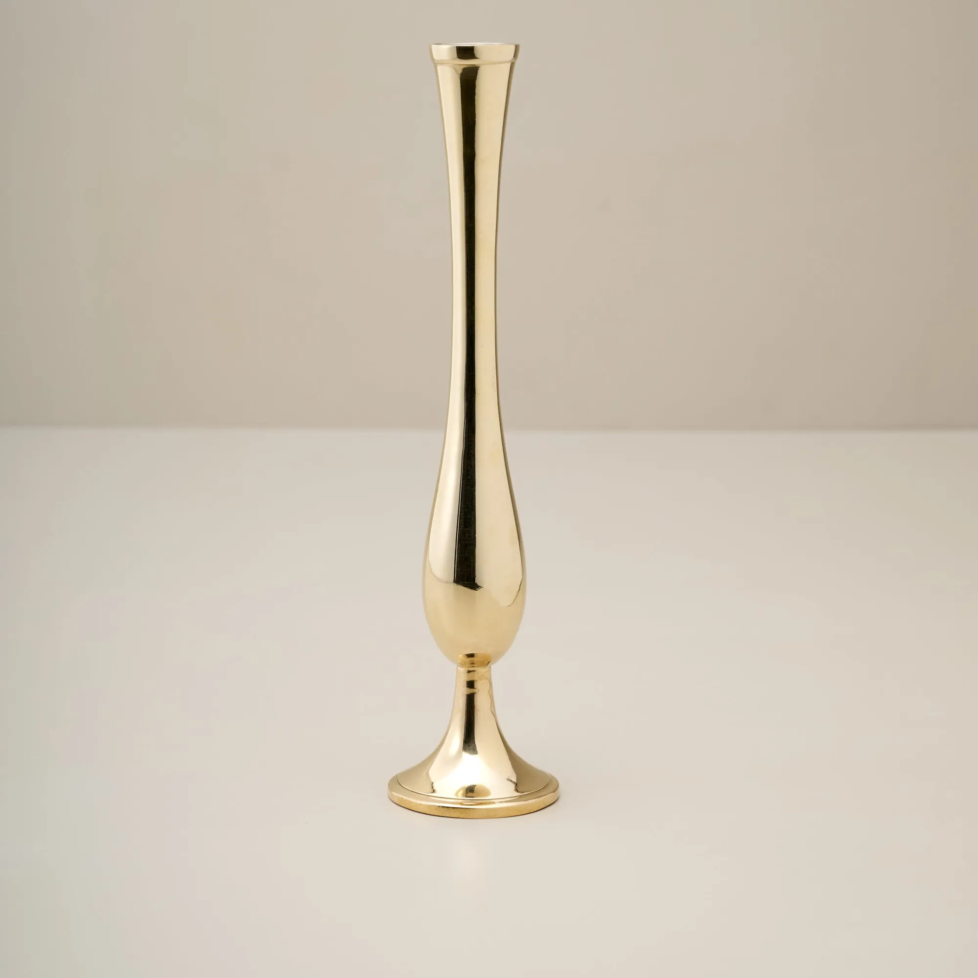 VND8550 FINE ARTS AND CRAFTS Embry Solid Brass Bud Vase