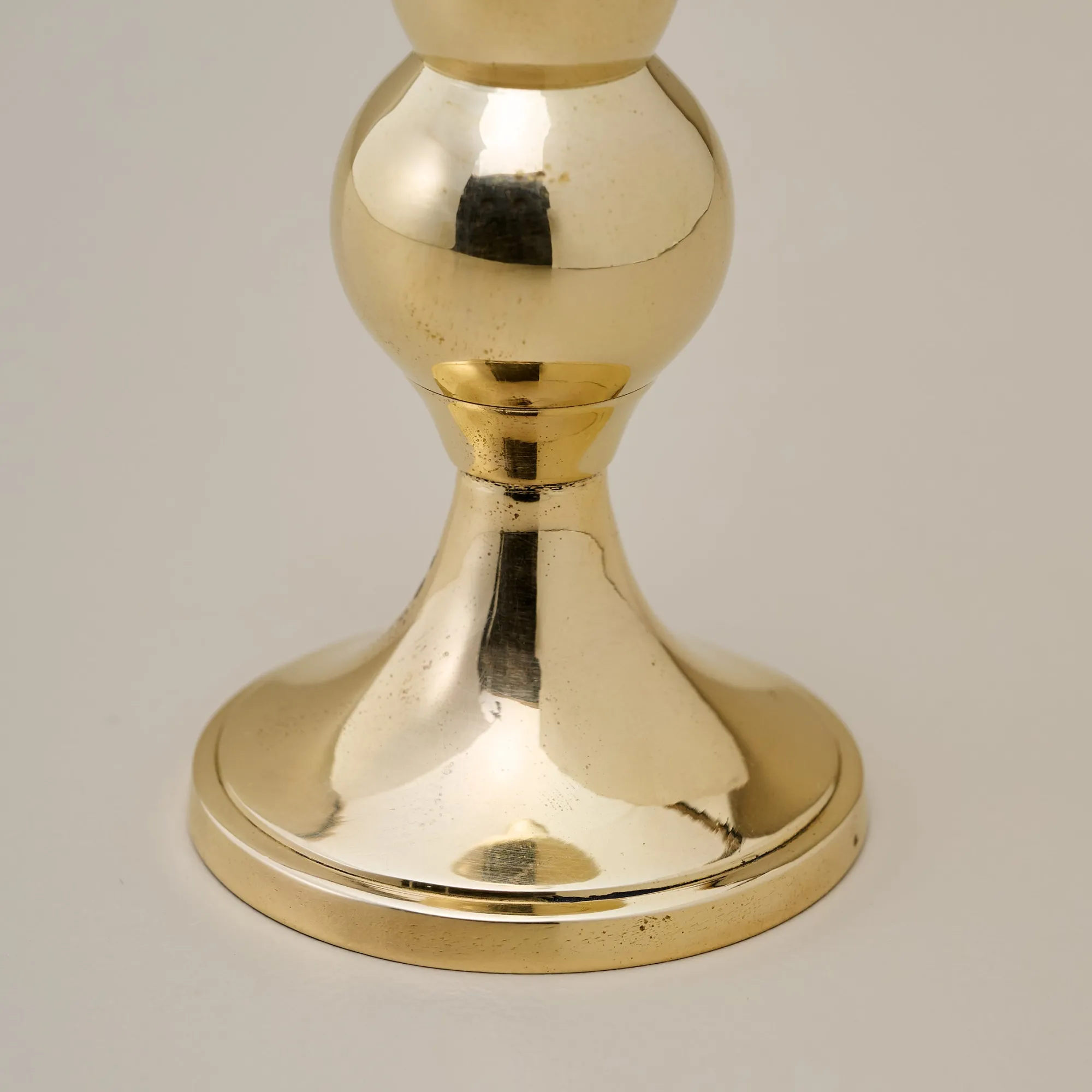 VND8550 FINE ARTS AND CRAFTS Embry Solid Brass Bud Vase